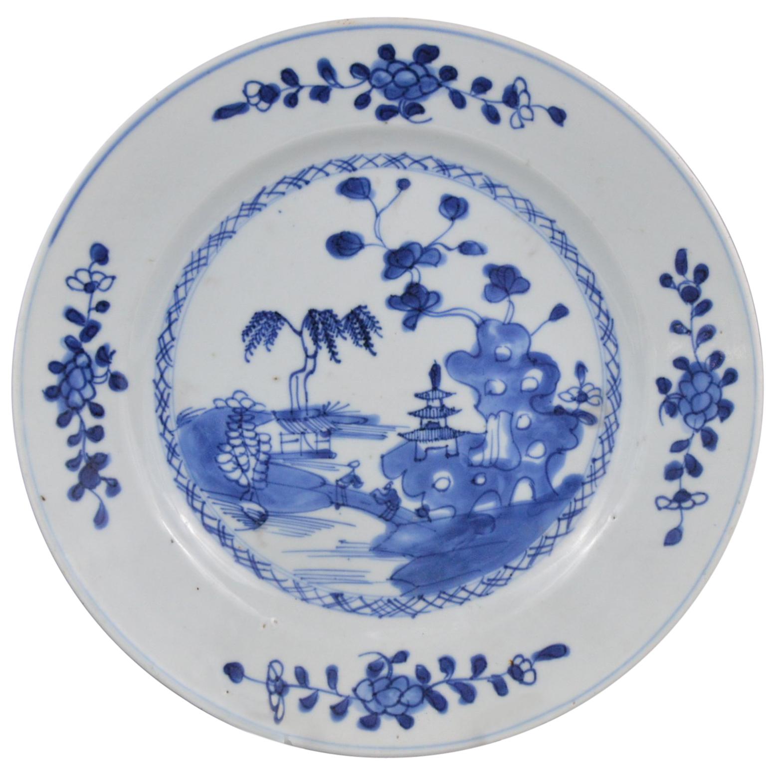 Antique Blue and White Decoration Chinese Porcelain Plate Qing im Angebot