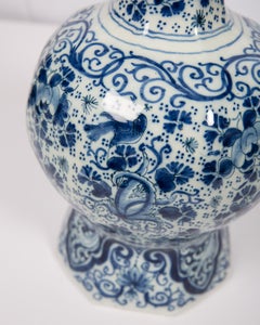 Antique Vase Delft bleu et blanc grand peint à la main fait vers 1700