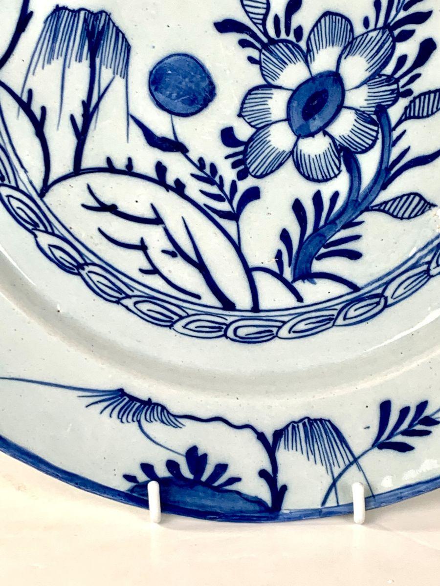 Antique Blue and White Delft Charger Hand-Painted in England circa 1765 For Sale 3