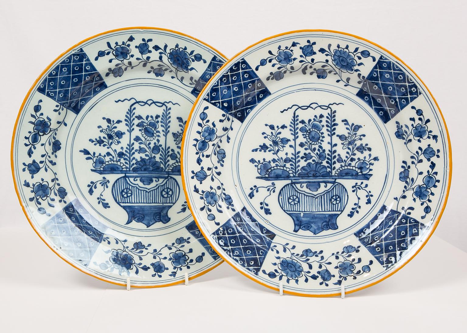Pareja de antiguos cargadores de Delft azules y blancos fabricados por 