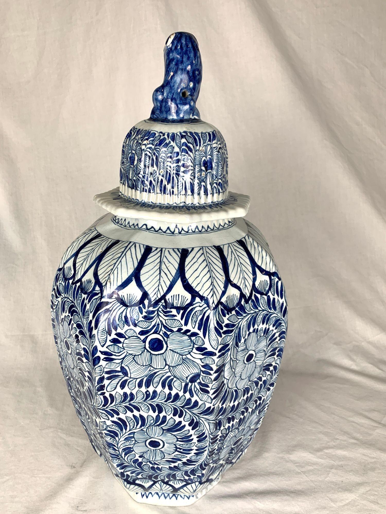 Faïence de Delft Ancienne jarre Delft bleue et blanche peinte à la main 18ème siècle Pays-Bas Ca. 1780 en vente