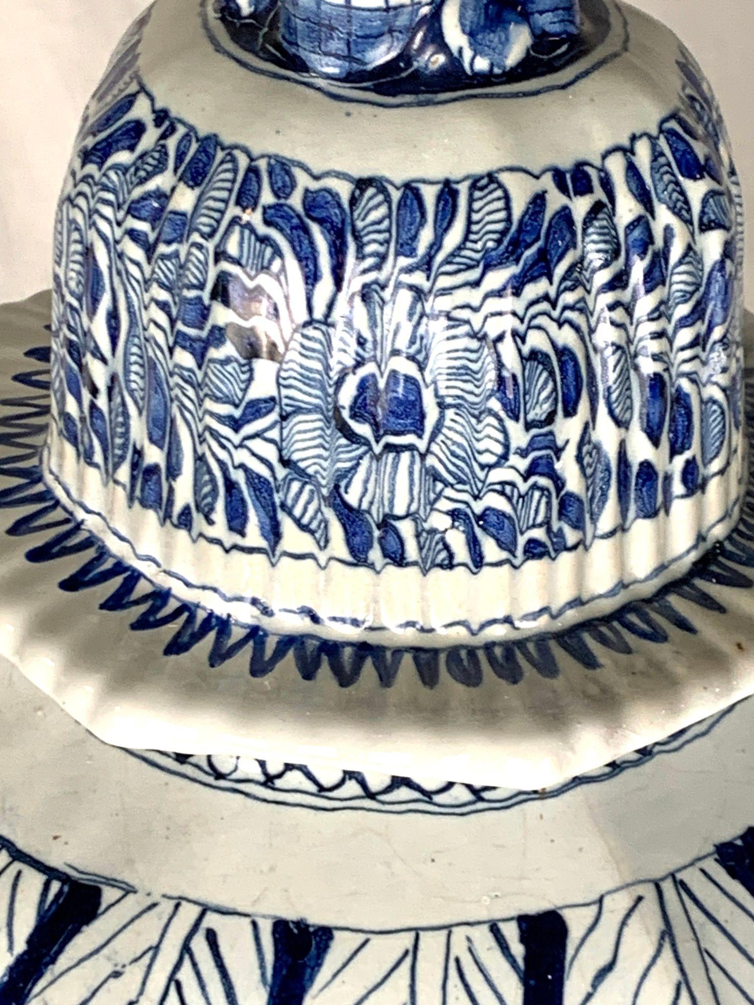 Ancienne jarre Delft bleue et blanche peinte à la main 18ème siècle Pays-Bas Ca. 1780 en vente 1
