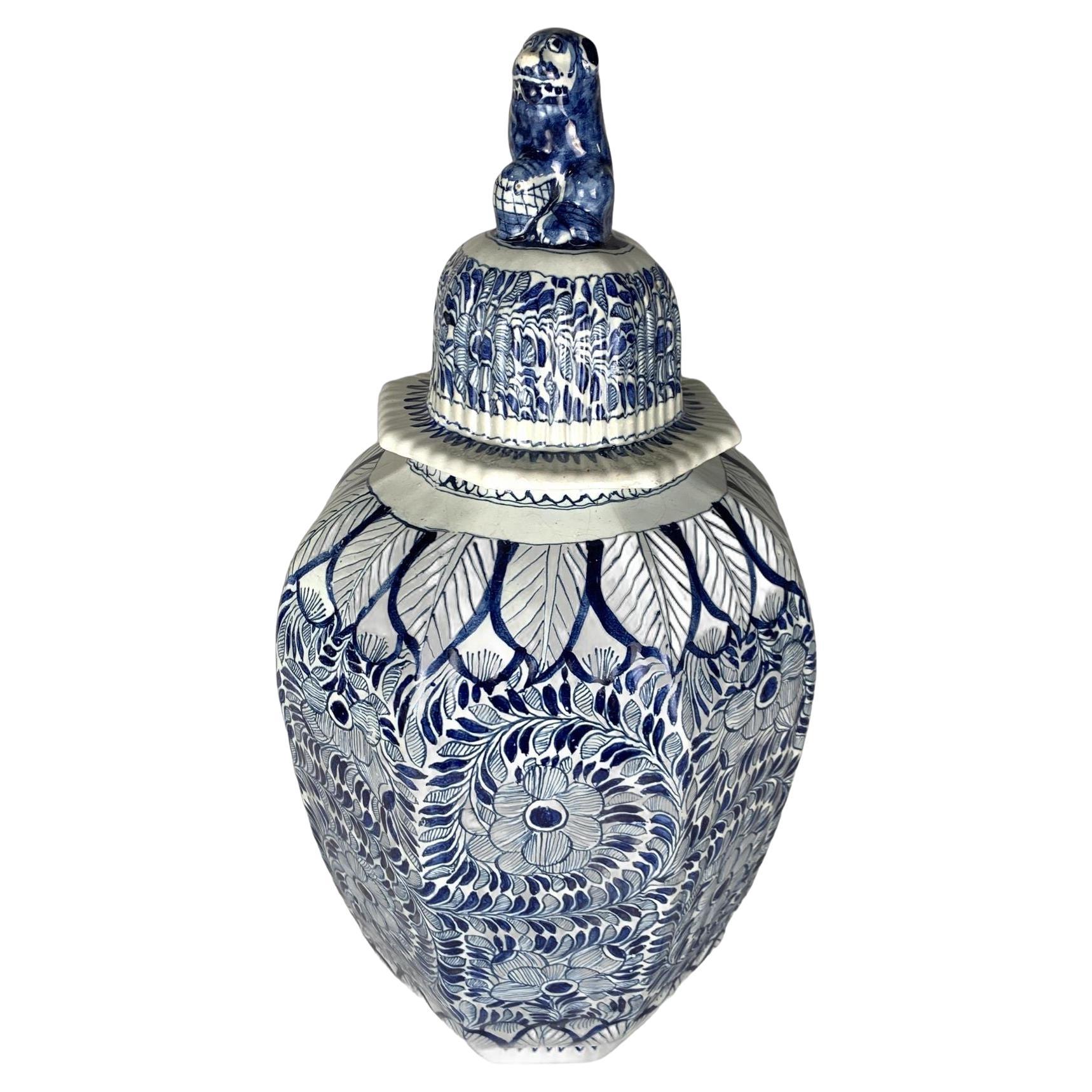 Antico vaso Delft blu e bianco dipinto a mano 18° secolo Paesi Bassi Ca. 1780