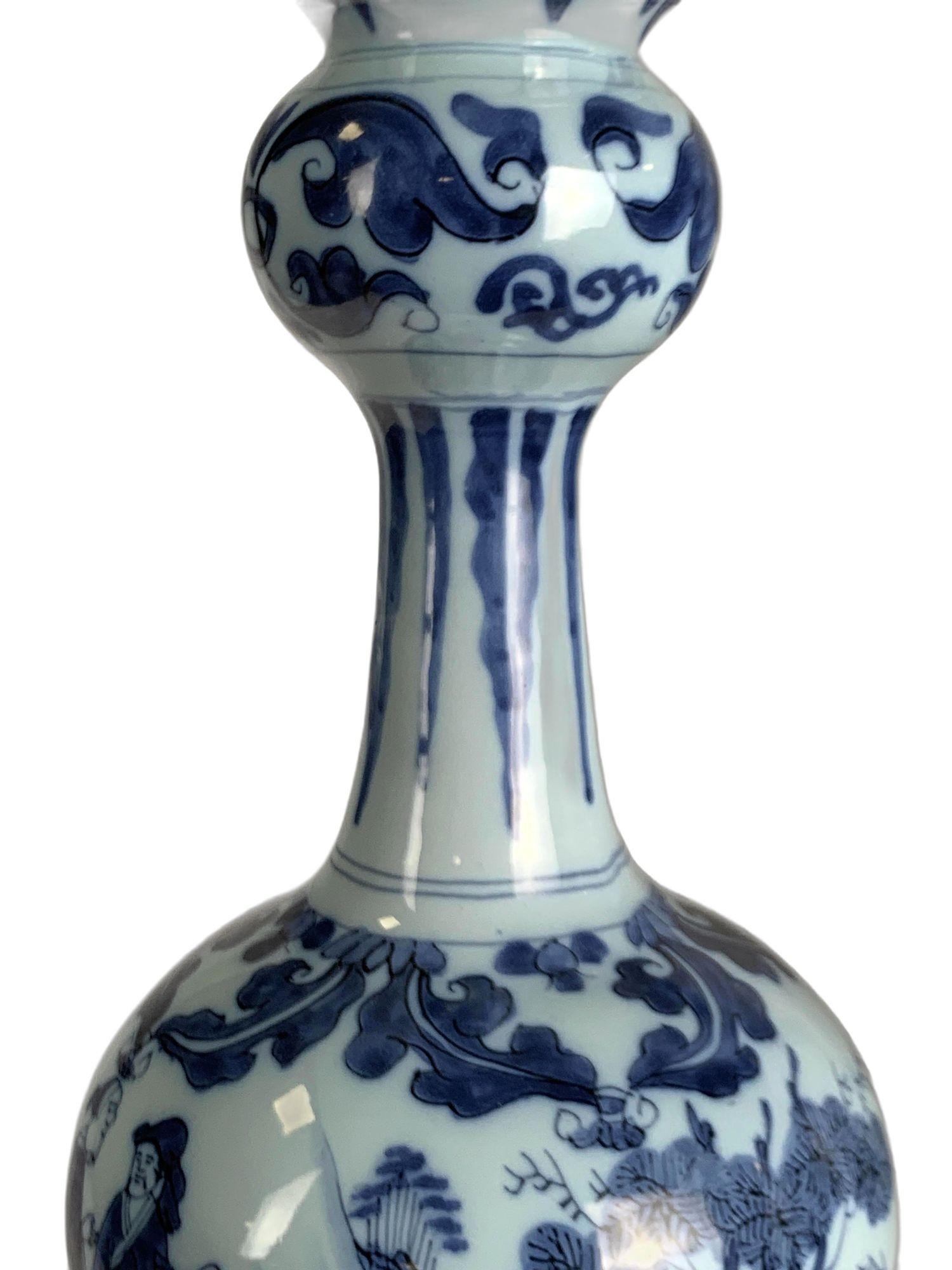 Antique Blue and White Delft Vase Hand Painted Chinoiserie Late 17th Century Holandés en venta