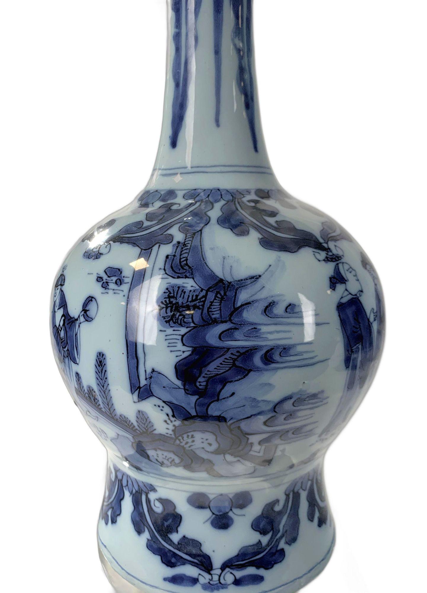 Antique Blue and White Delft Vase Hand Painted Chinoiserie Late 17th Century siglo XVII en venta