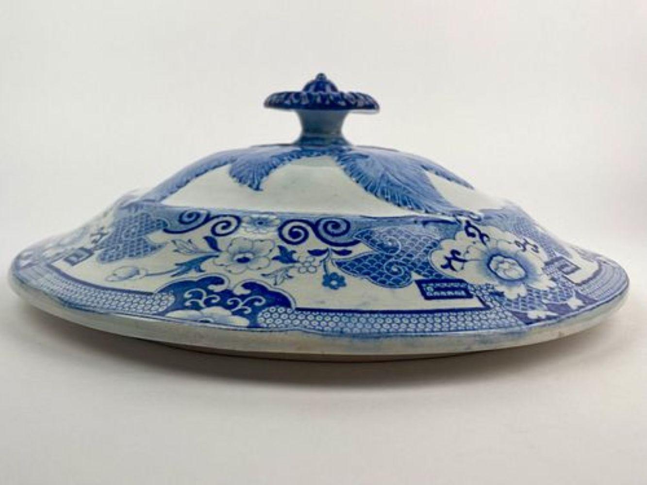 Soupière couverte ancienne en pierre de fer bleue et blanche,  Début du 19e siècle Bon état à Houston, TX