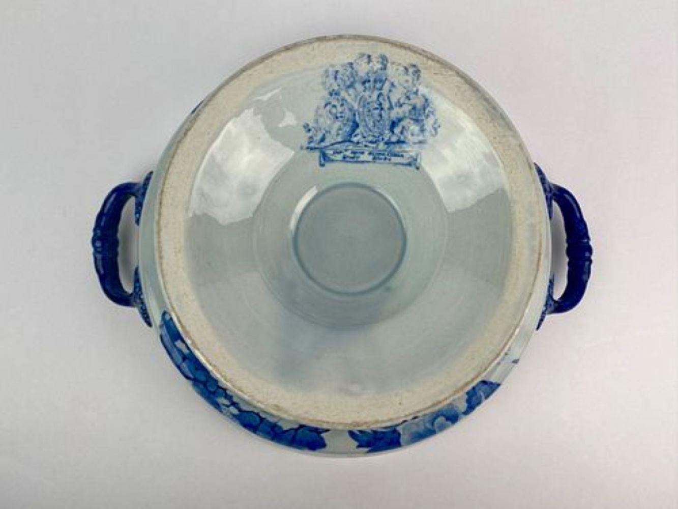 Céramique Soupière couverte ancienne en pierre de fer bleue et blanche,  Début du 19e siècle