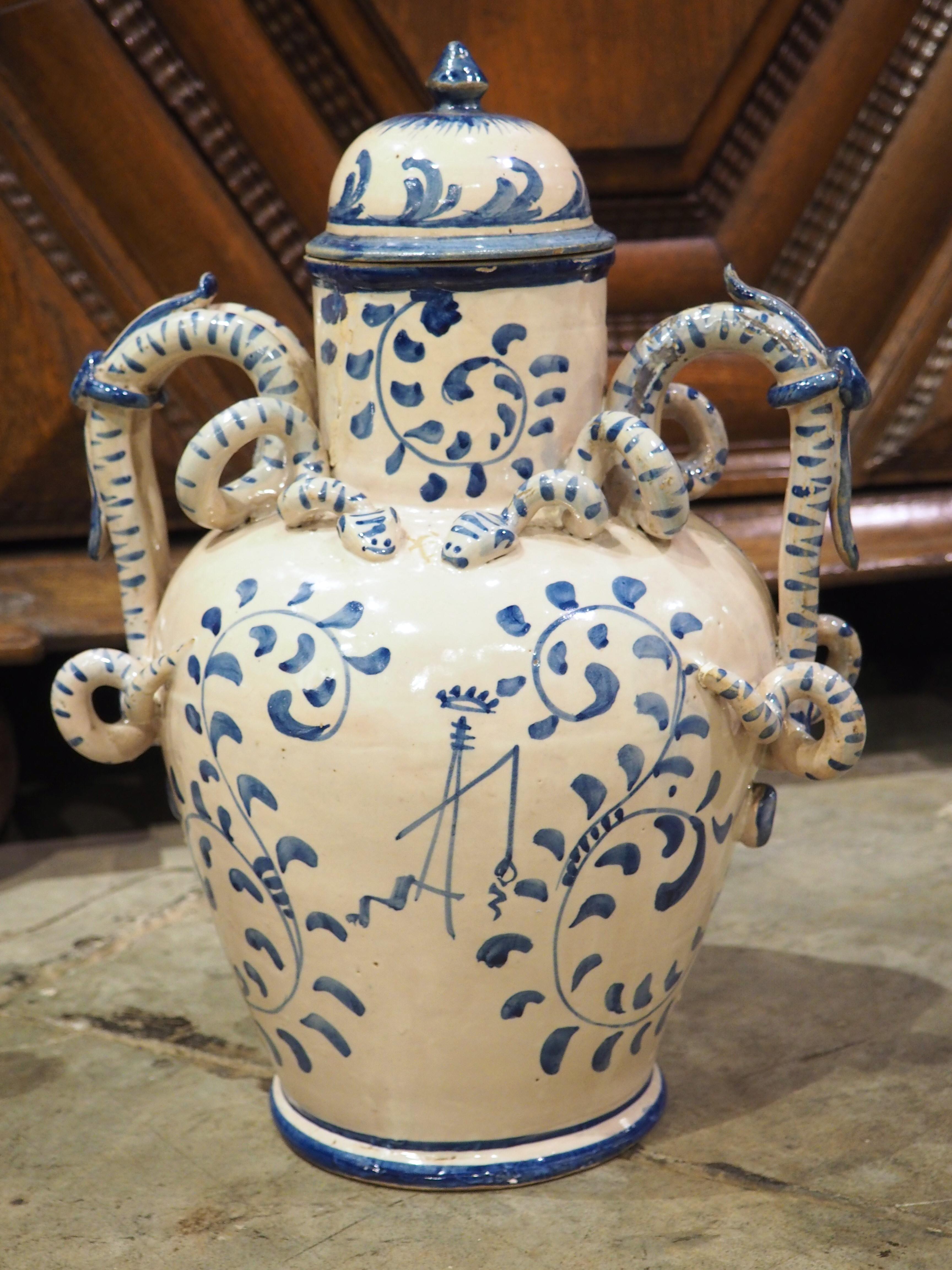 Vases anciens à couvercle bleu et blanc de Savona, Italie, vers 1800 en vente 4