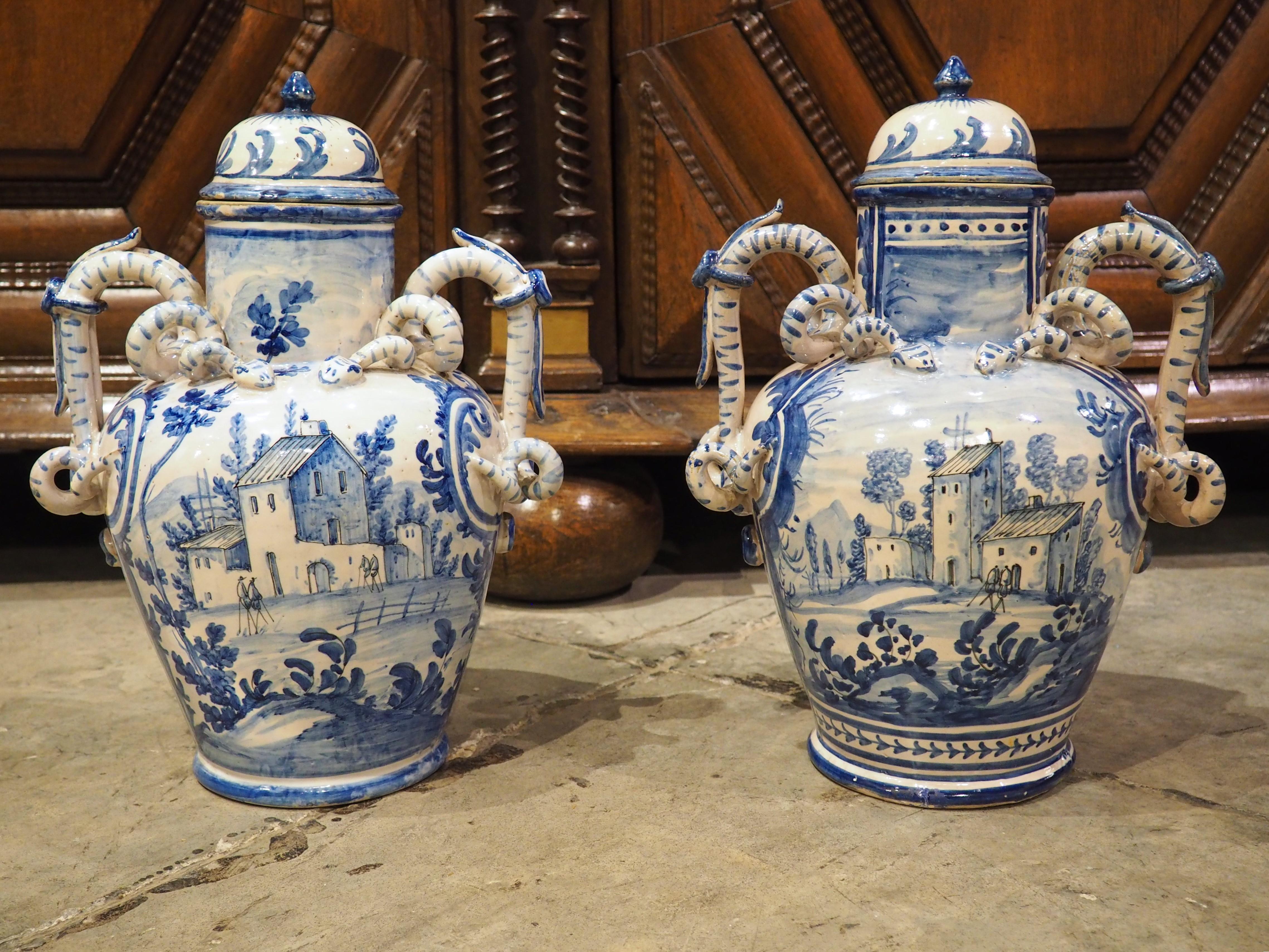 Vases anciens à couvercle bleu et blanc de Savona, Italie, vers 1800 en vente 12
