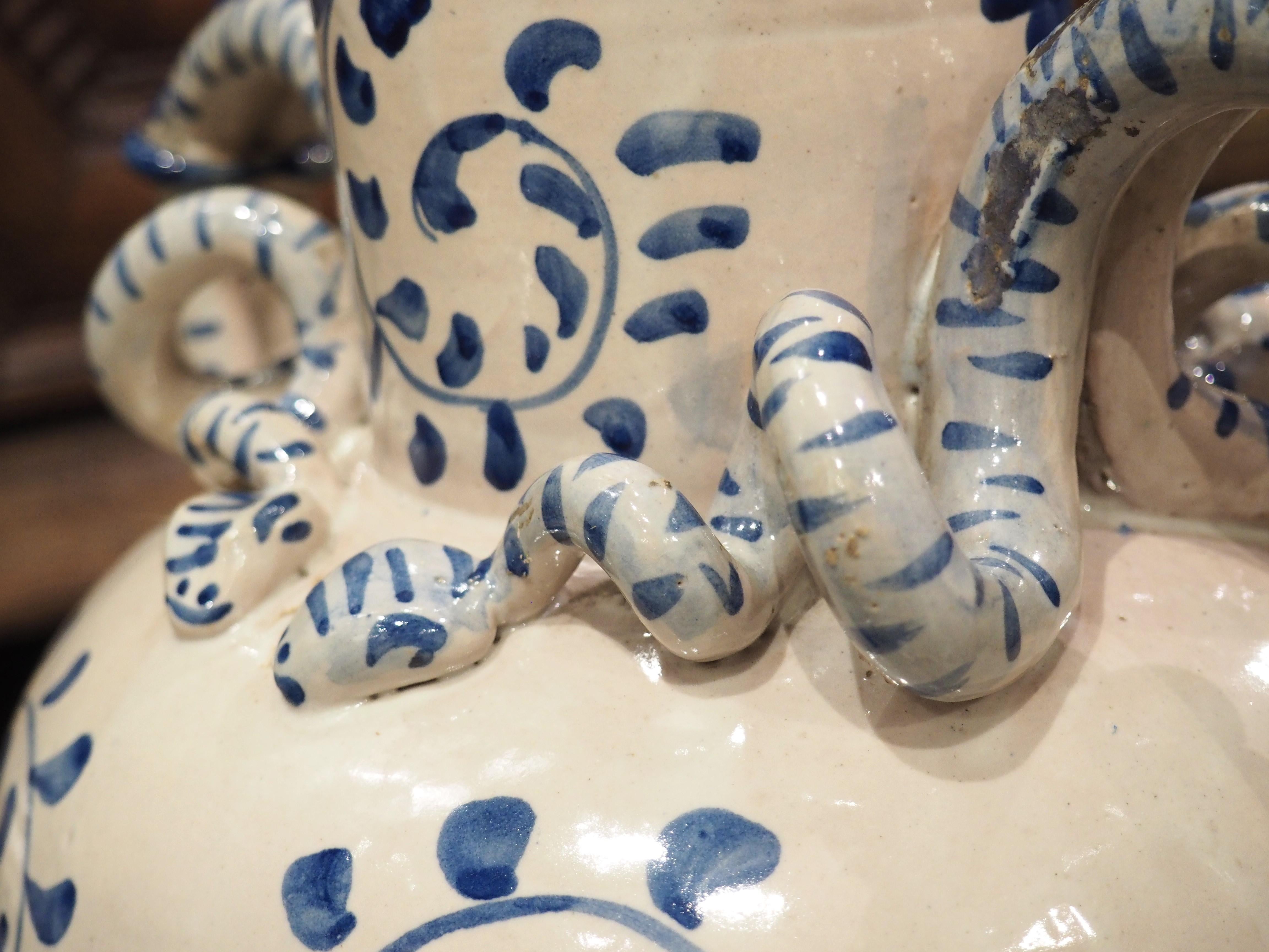 Du XVIIe au XIXe siècle, des artisans hautement qualifiés de Savone, en Italie, produisaient de magnifiques faïences émaillées à l'étain, connues sous le nom de 
