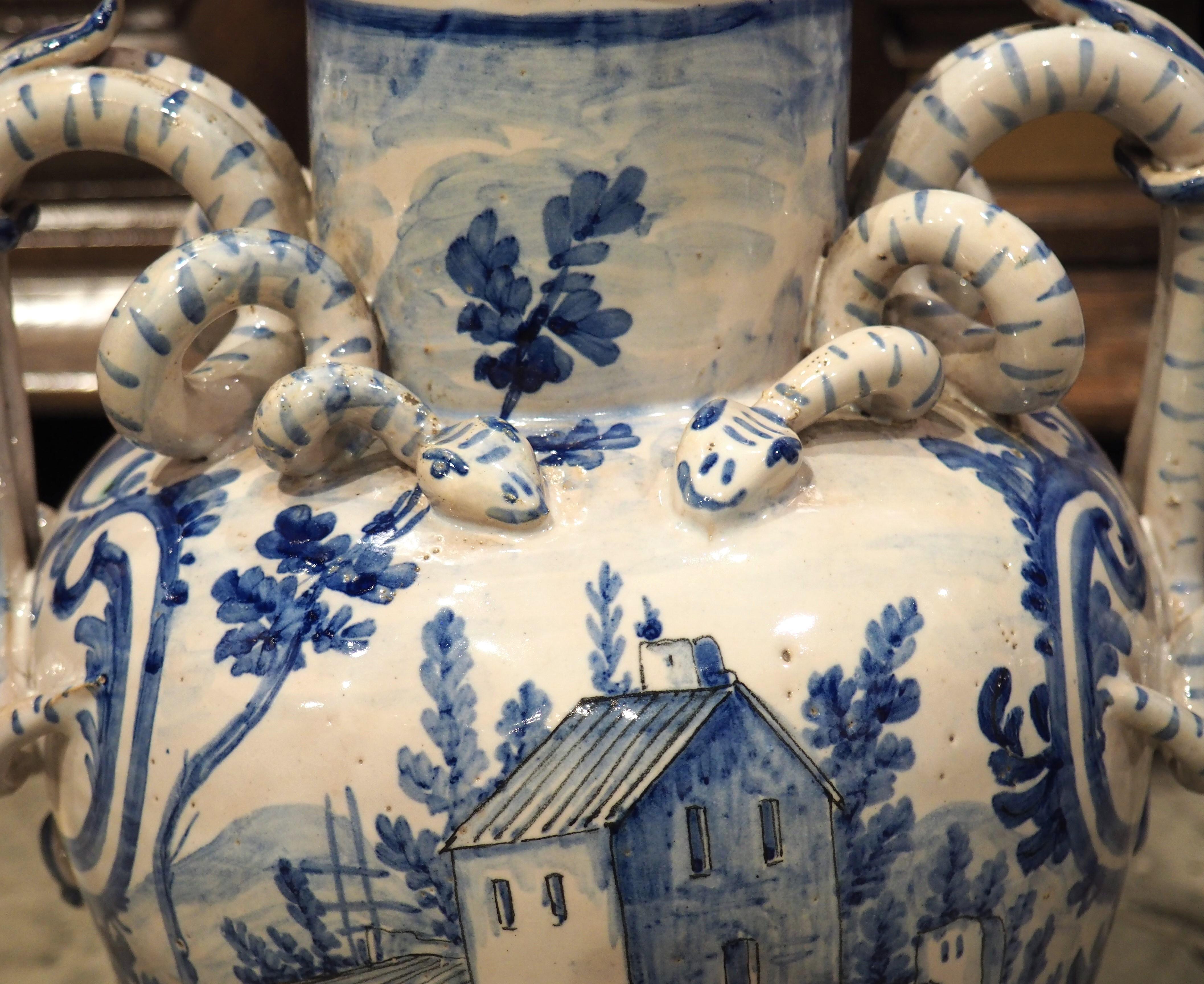 XIXe siècle Vases anciens à couvercle bleu et blanc de Savona, Italie, vers 1800 en vente