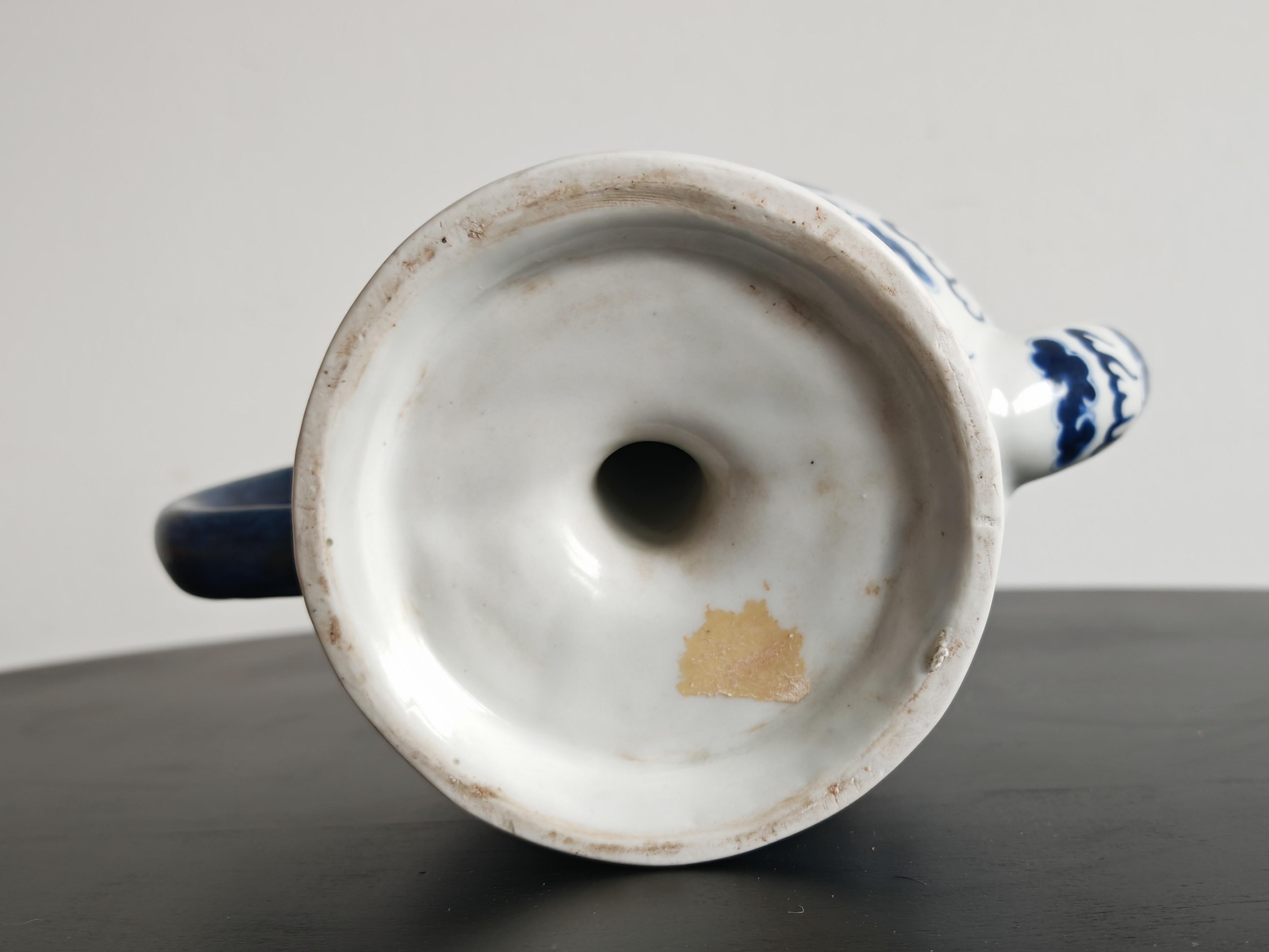 Antike blau-weiße Porzellan-Teekanne 