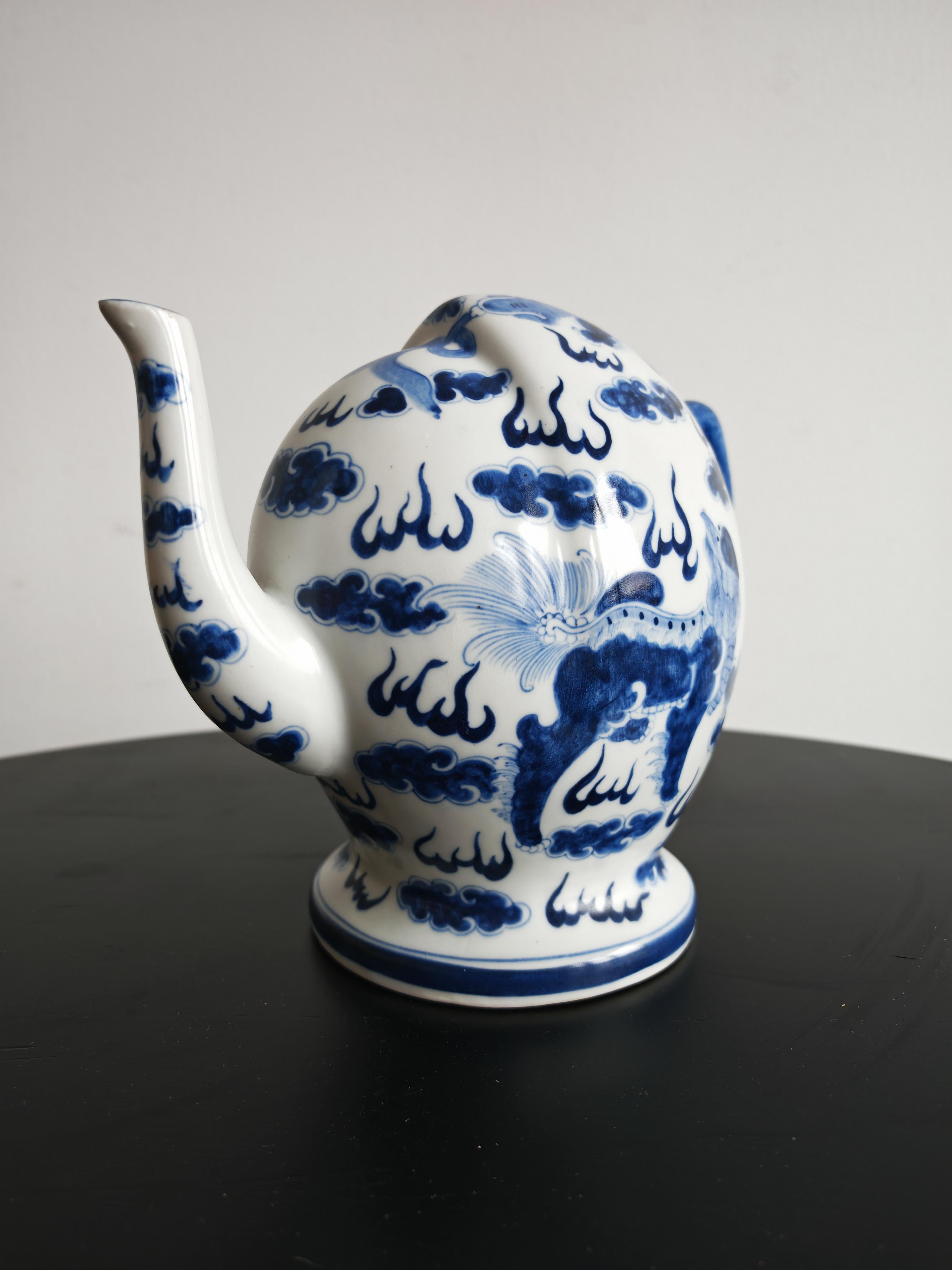 Antike blau-weiße Porzellan-Teekanne 