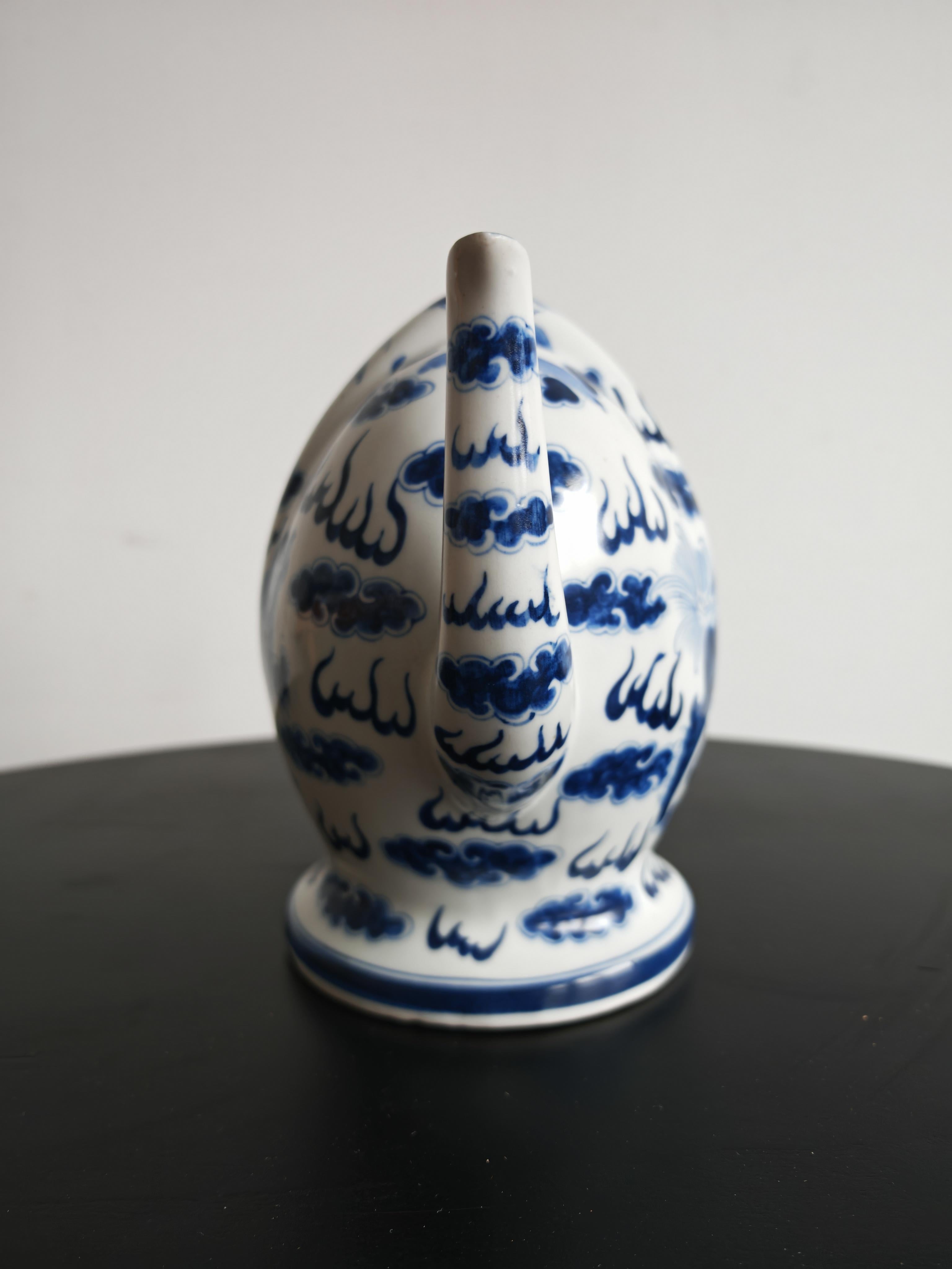 Antike blau-weiße Porzellan-Teekanne 