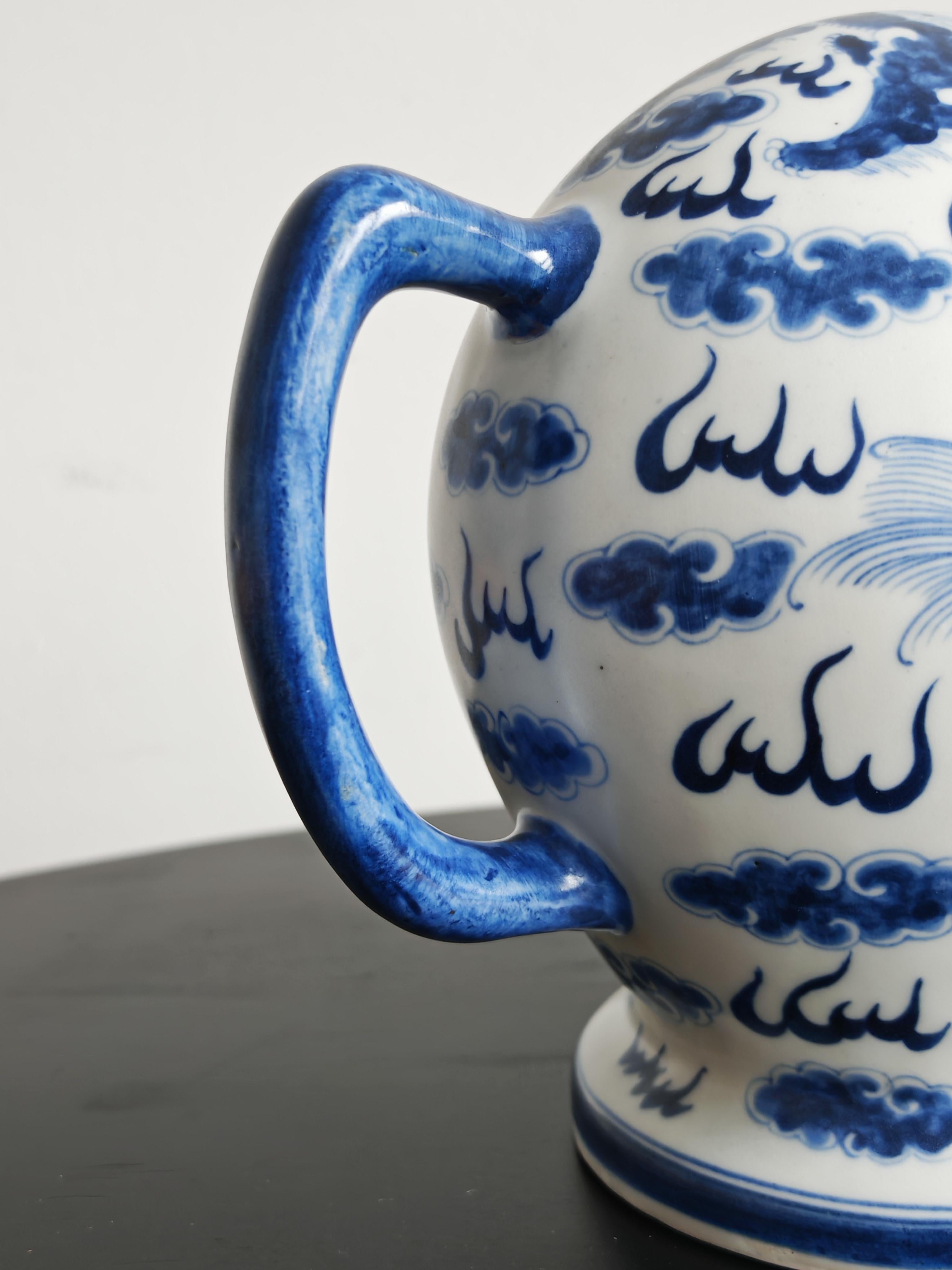 Antike blau-weiße Porzellan-Teekanne 