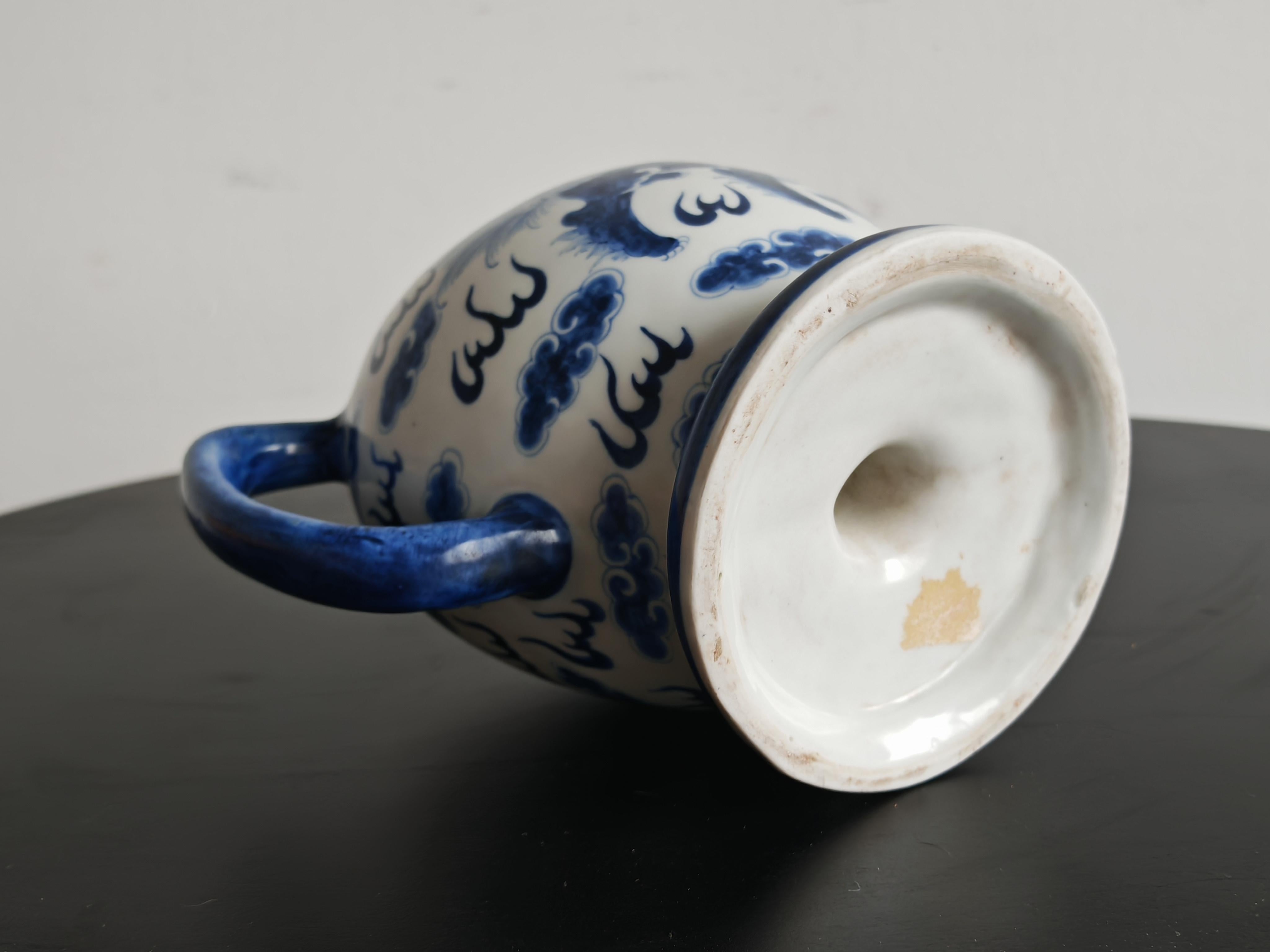 Antike blau-weiße Porzellan-Teekanne 