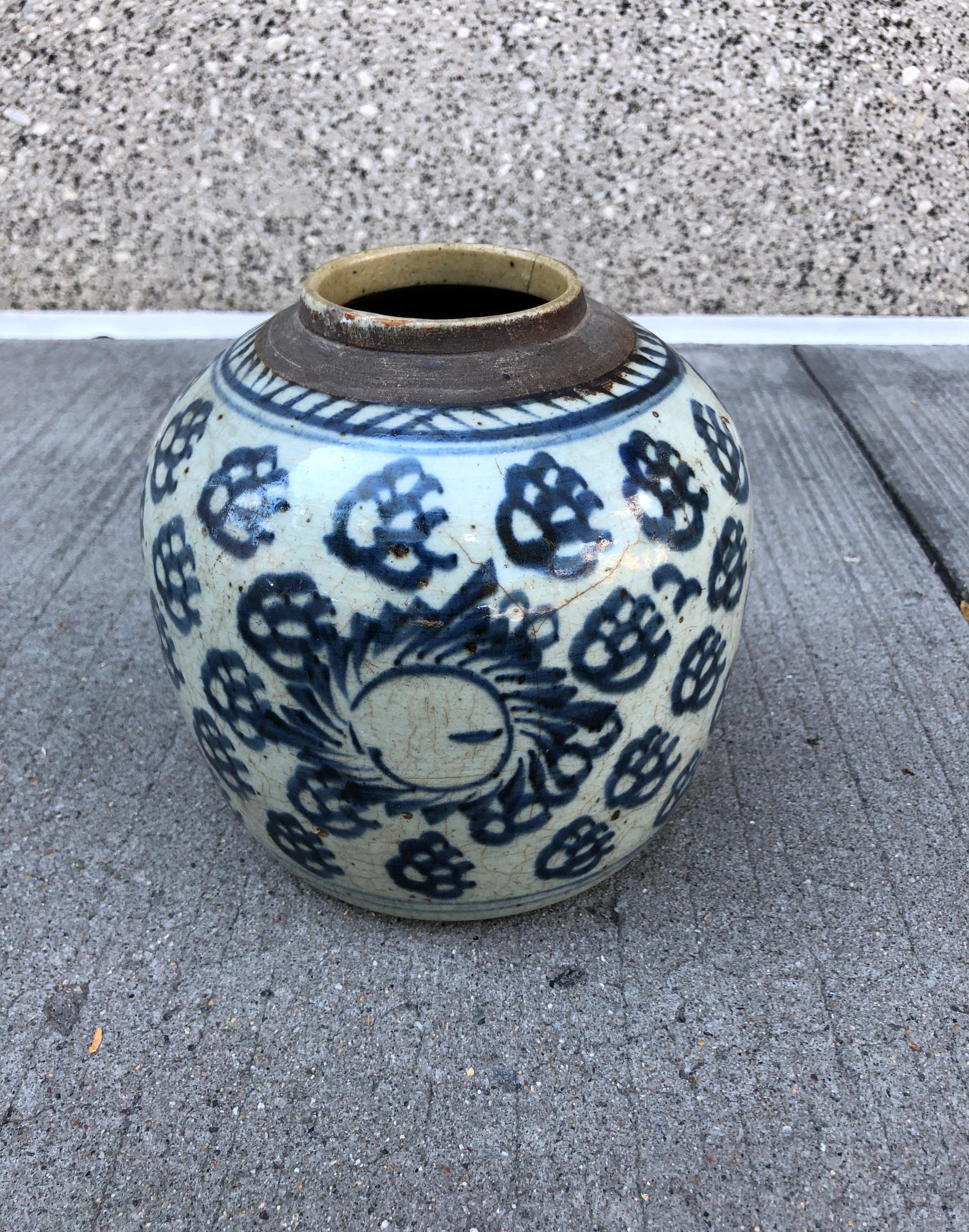 Antique Blue and White Porcelain Chinese Jar For Sale 6