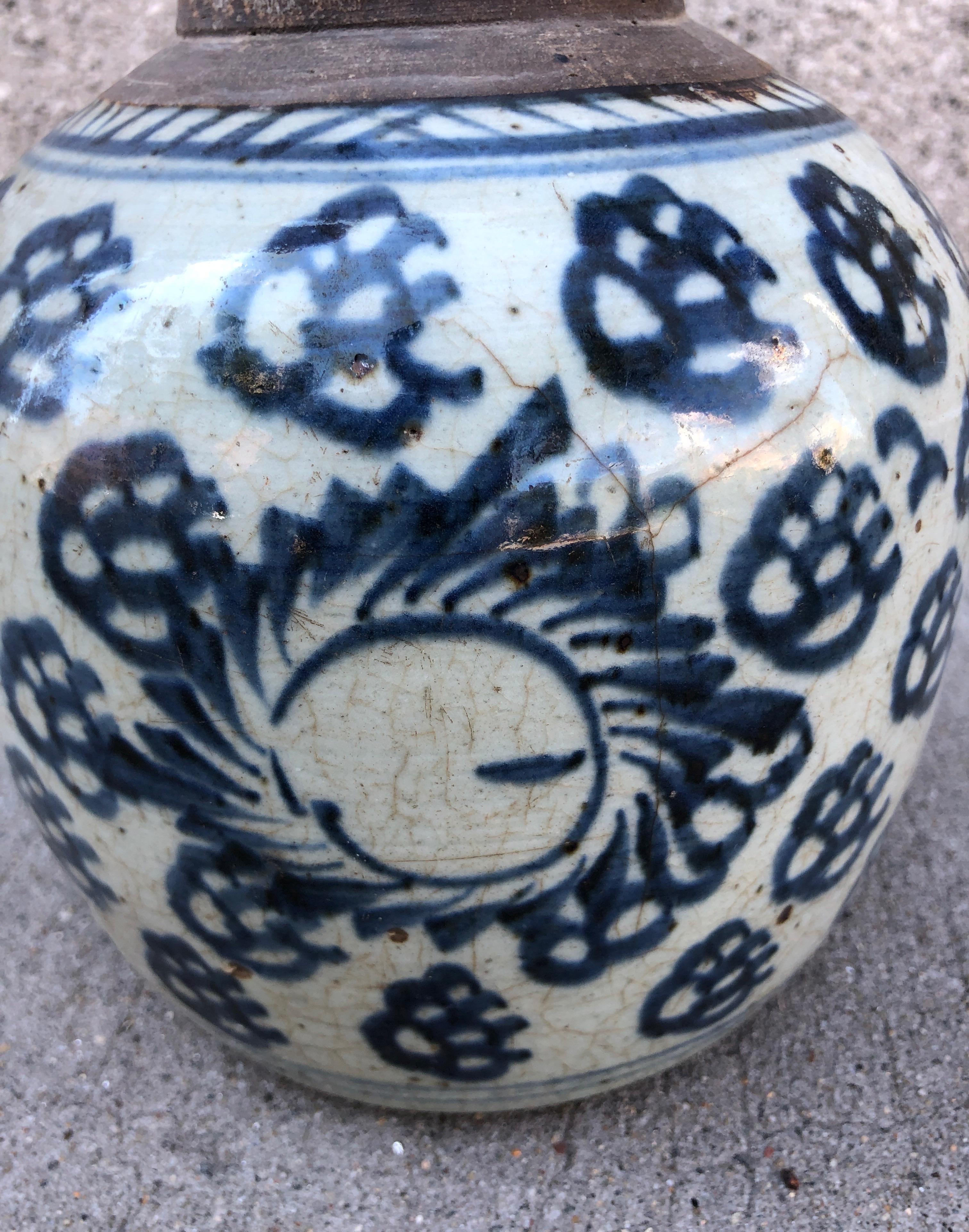 Antique Blue and White Porcelain Chinese Jar For Sale 8