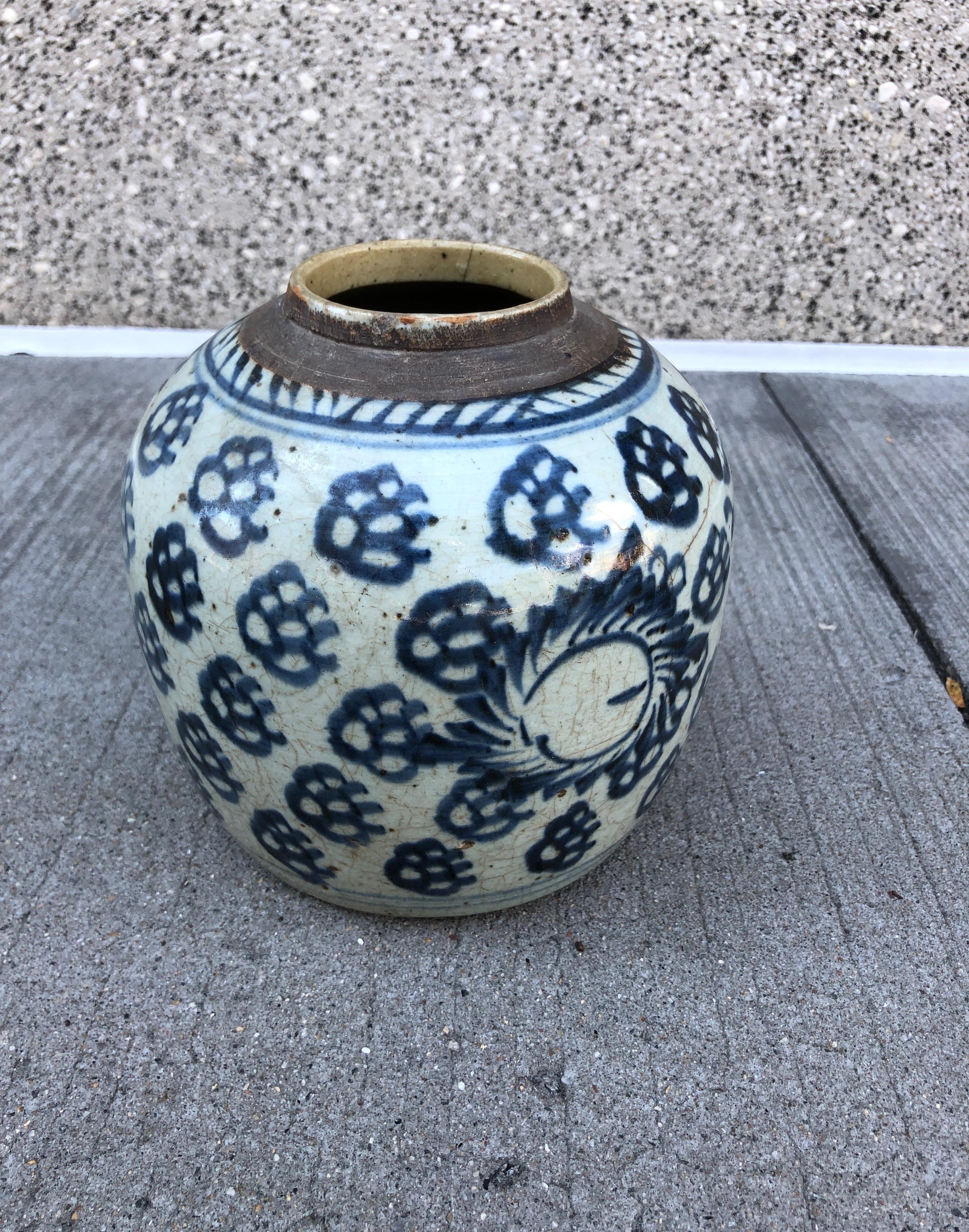 Antique Blue and White Porcelain Chinese Jar For Sale 10