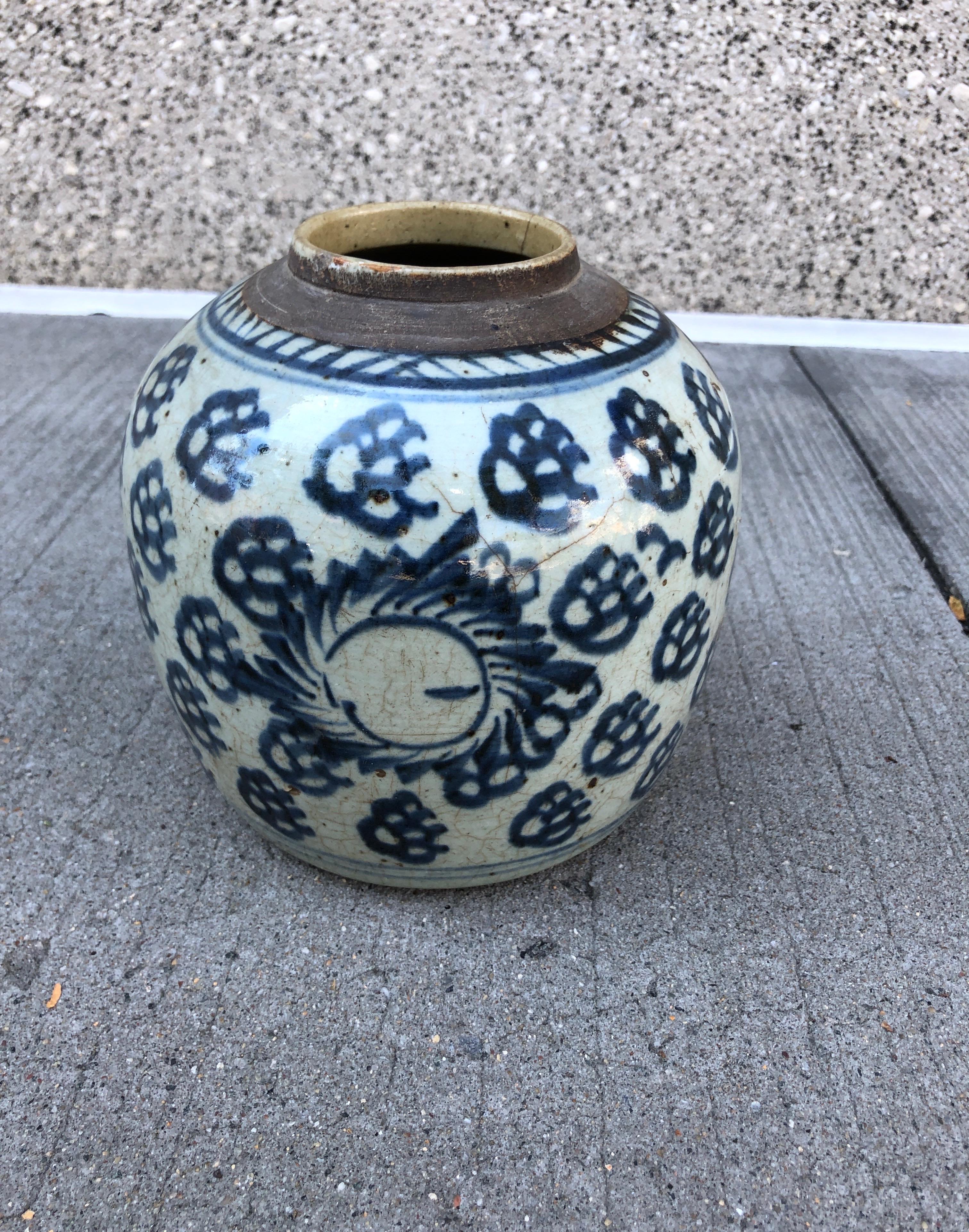 Antique Blue and White Porcelain Chinese Jar For Sale 4