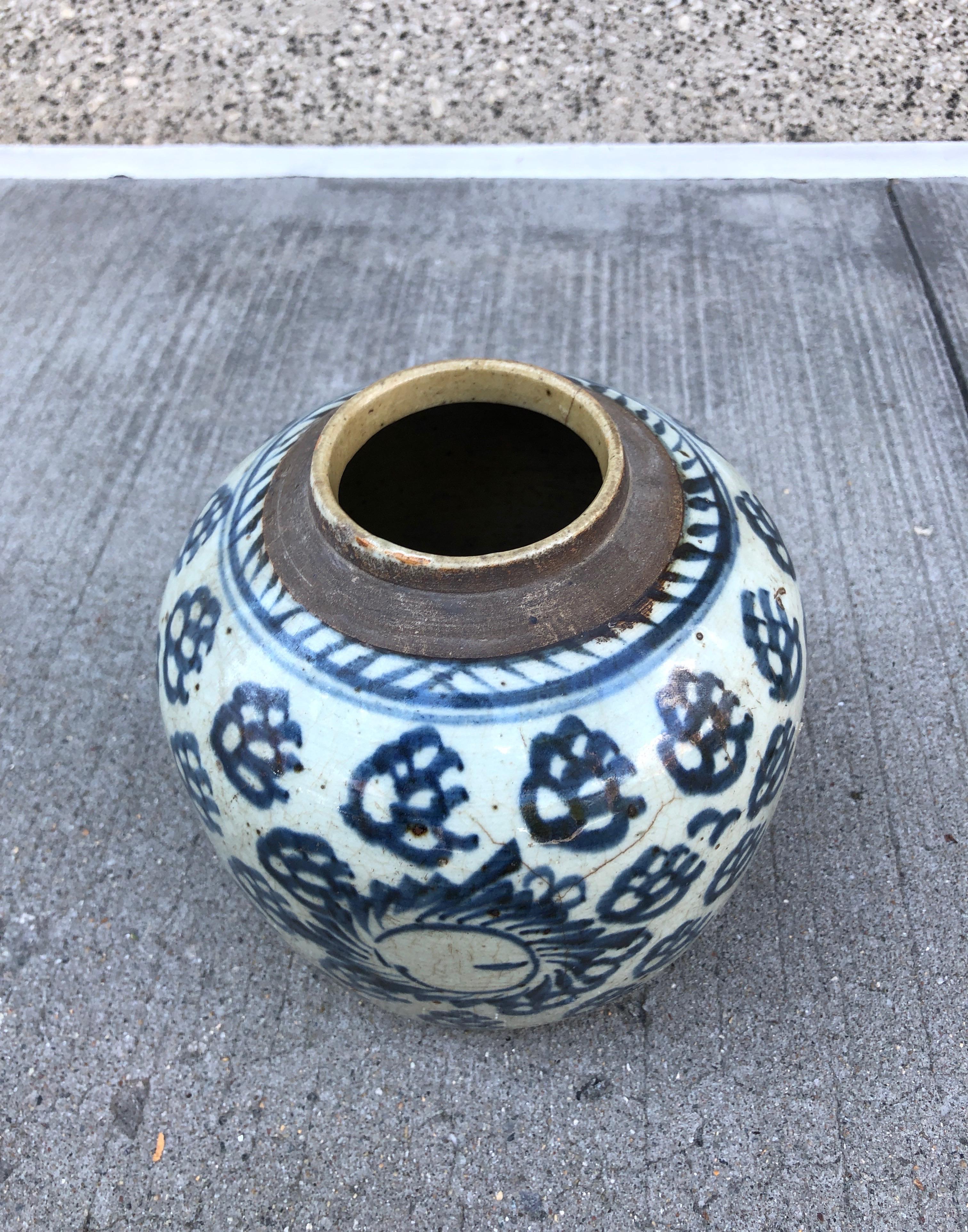 Antique Blue and White Porcelain Chinese Jar For Sale 5