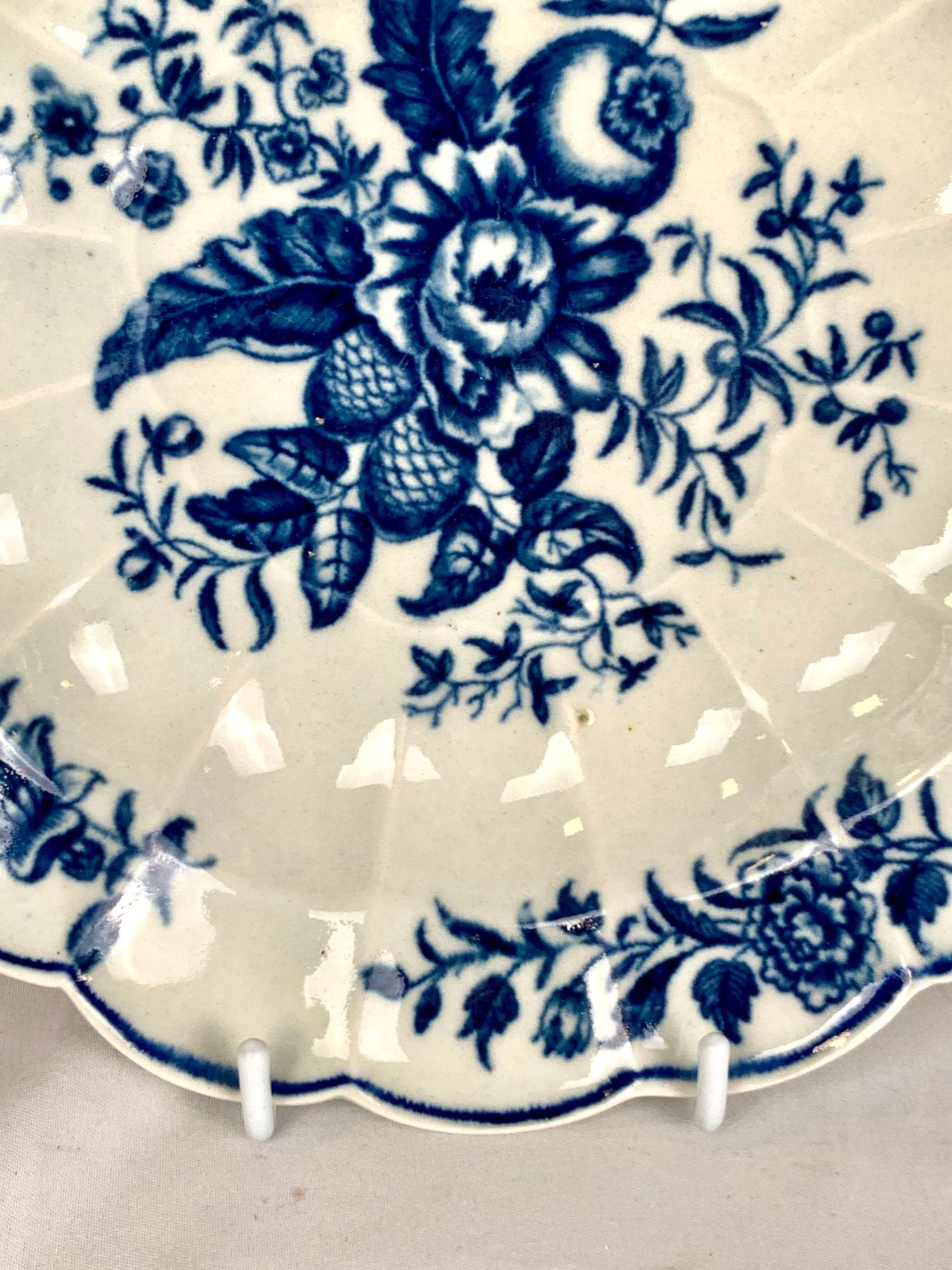 Antico piatto in porcellana bianca e blu di Worcester, Inghilterra, 18° secolo C.C. 1785 in vendita 2