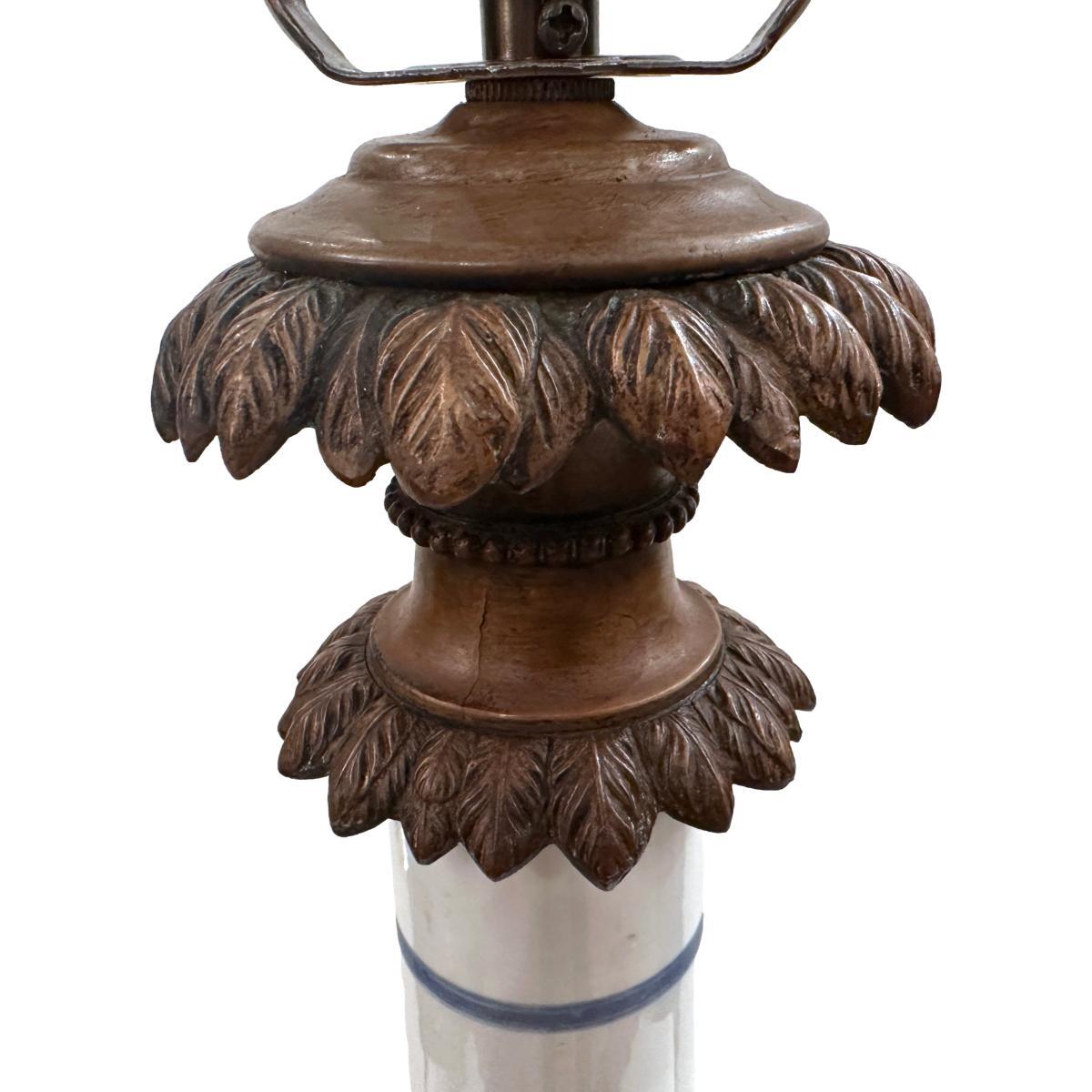 Français Lampe ancienne en porcelaine bleue et blanche en vente