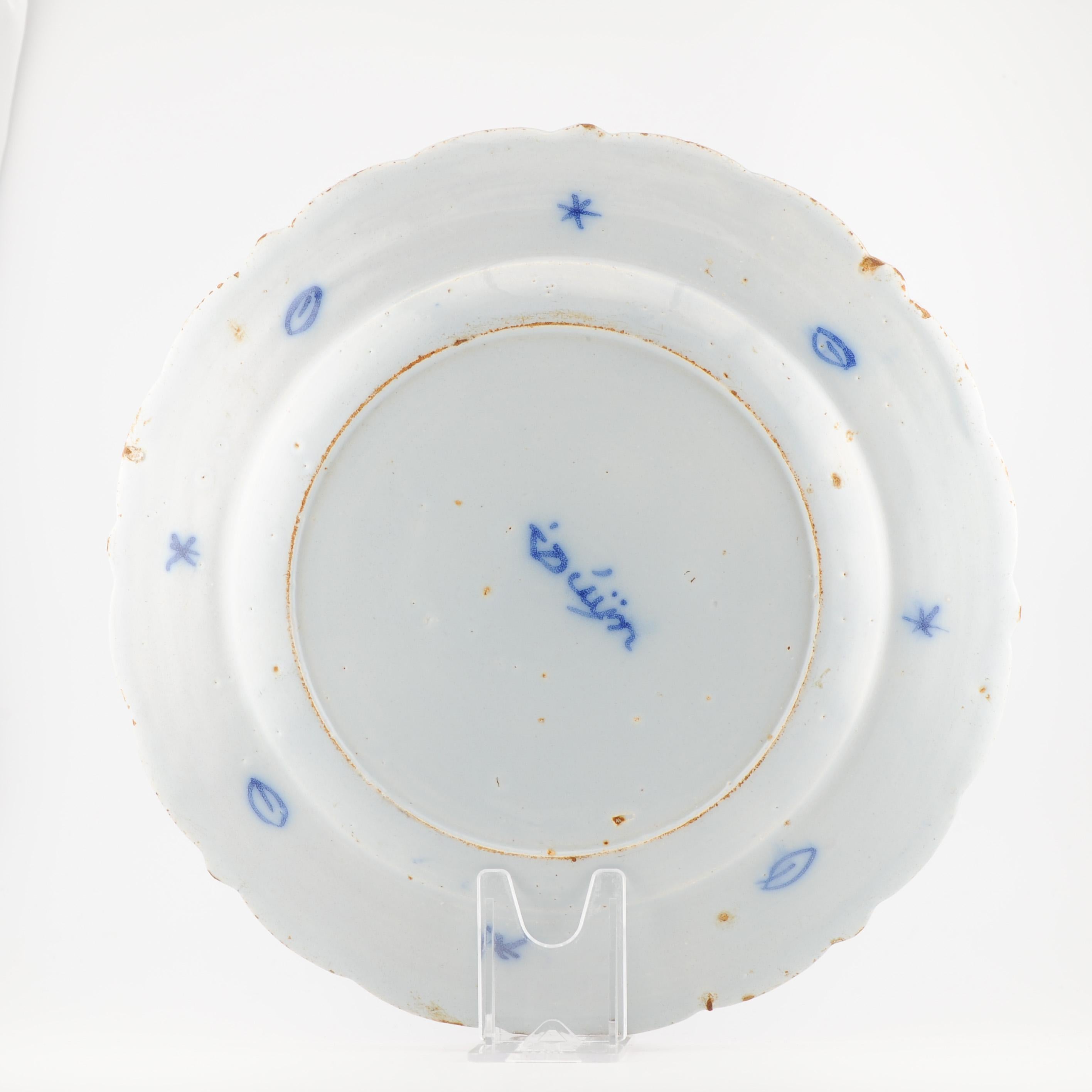 Porcelaine Antique chargeur en faïence Delftware hollandaise de style bleu et blanc, 18e siècle en vente