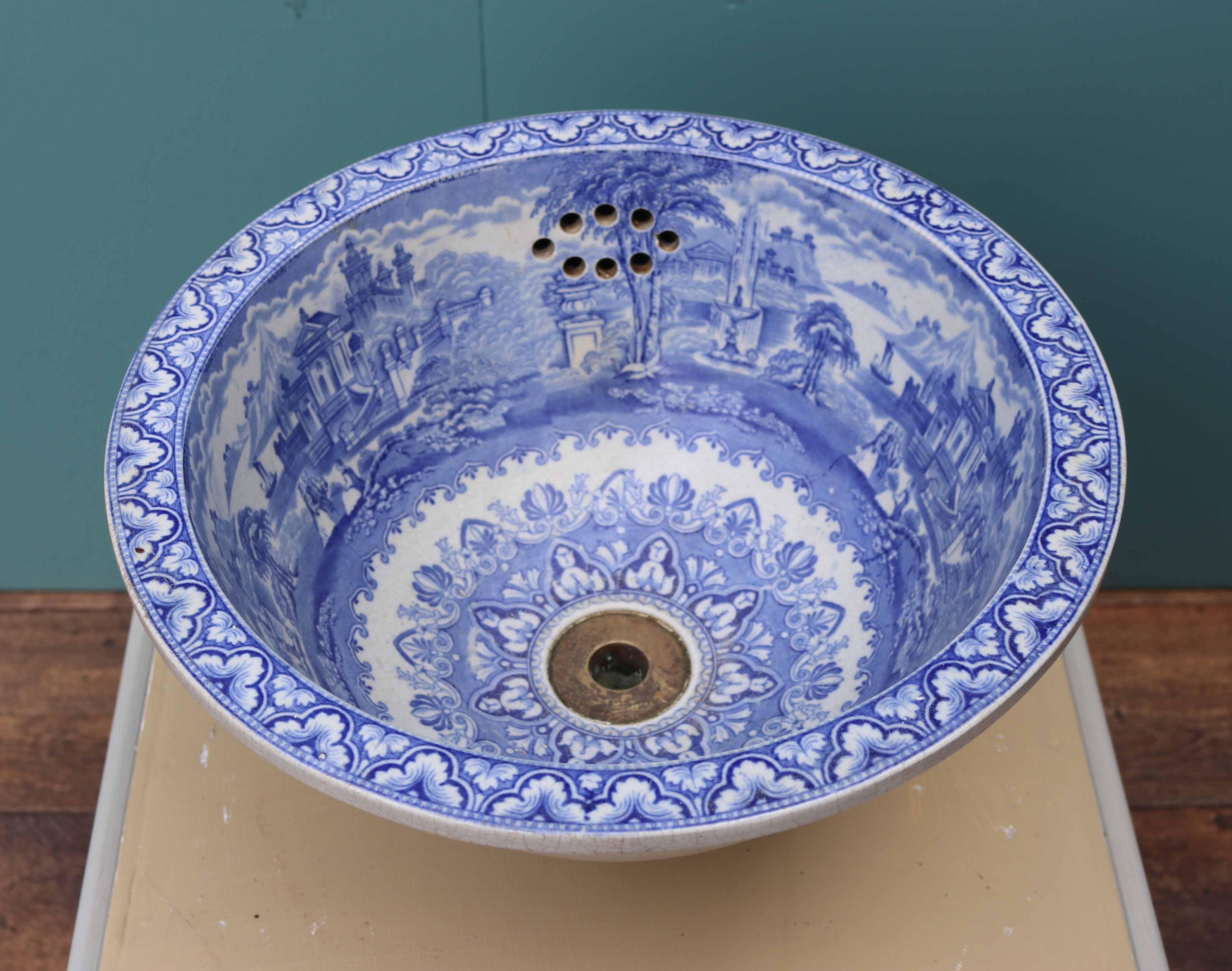 Antique Blue and White Transfer Printed Porcelain Wash Basin In Fair Condition In Wormelow, Herefordshire