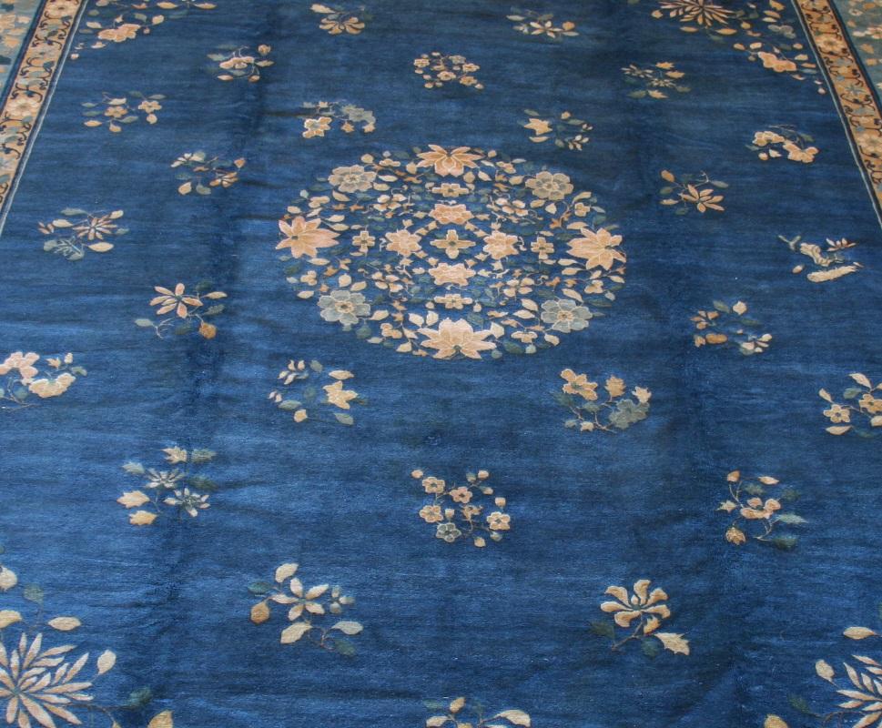 Antique Blue and Yellow Chinese Rug with Floral Decor Design 19th Century In Good Condition For Sale In Evanston, IL