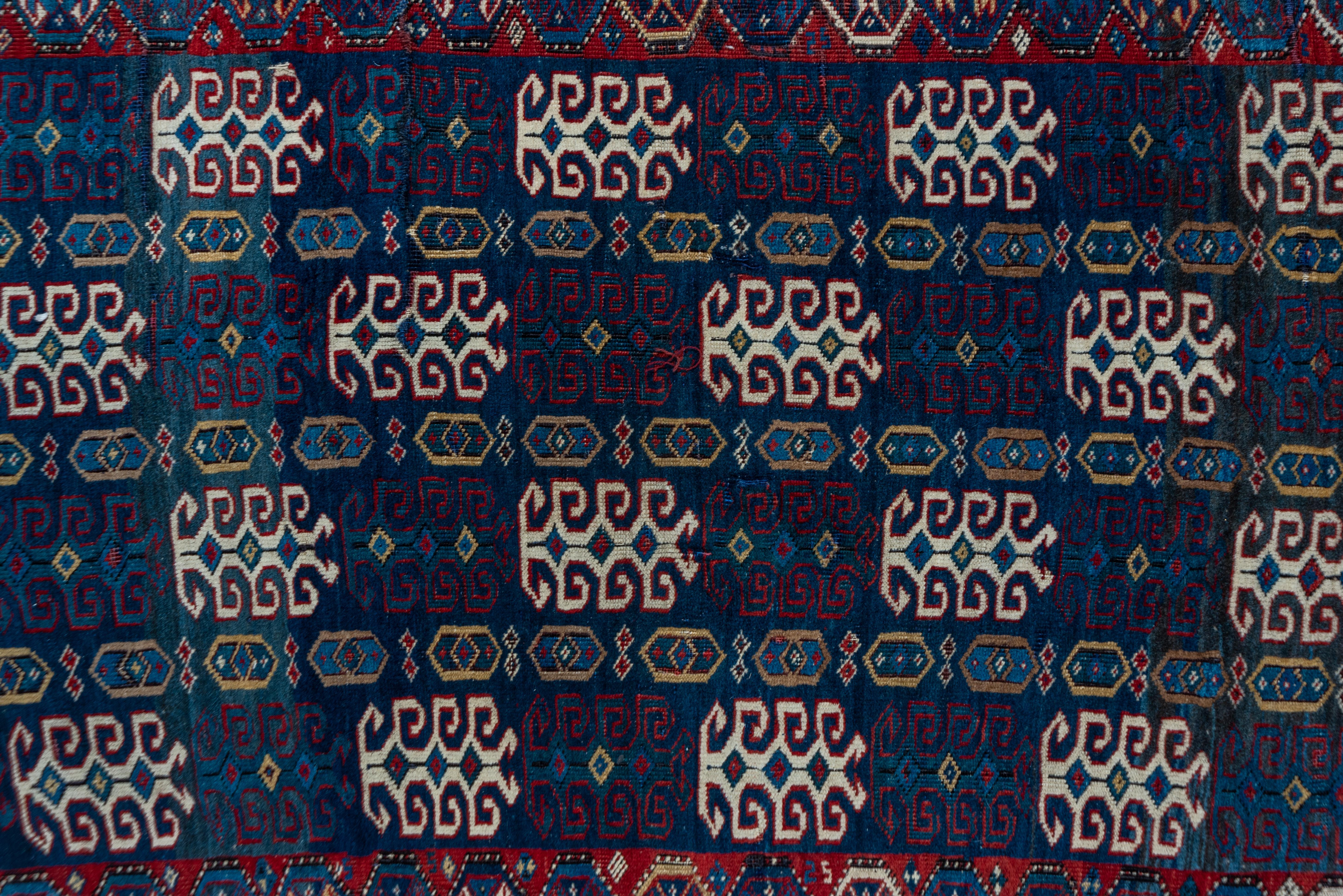 Antiker blauer kaukasischer Kuba-Teppich:: Allover-Feld:: um 1900 (Stammeskunst) im Angebot