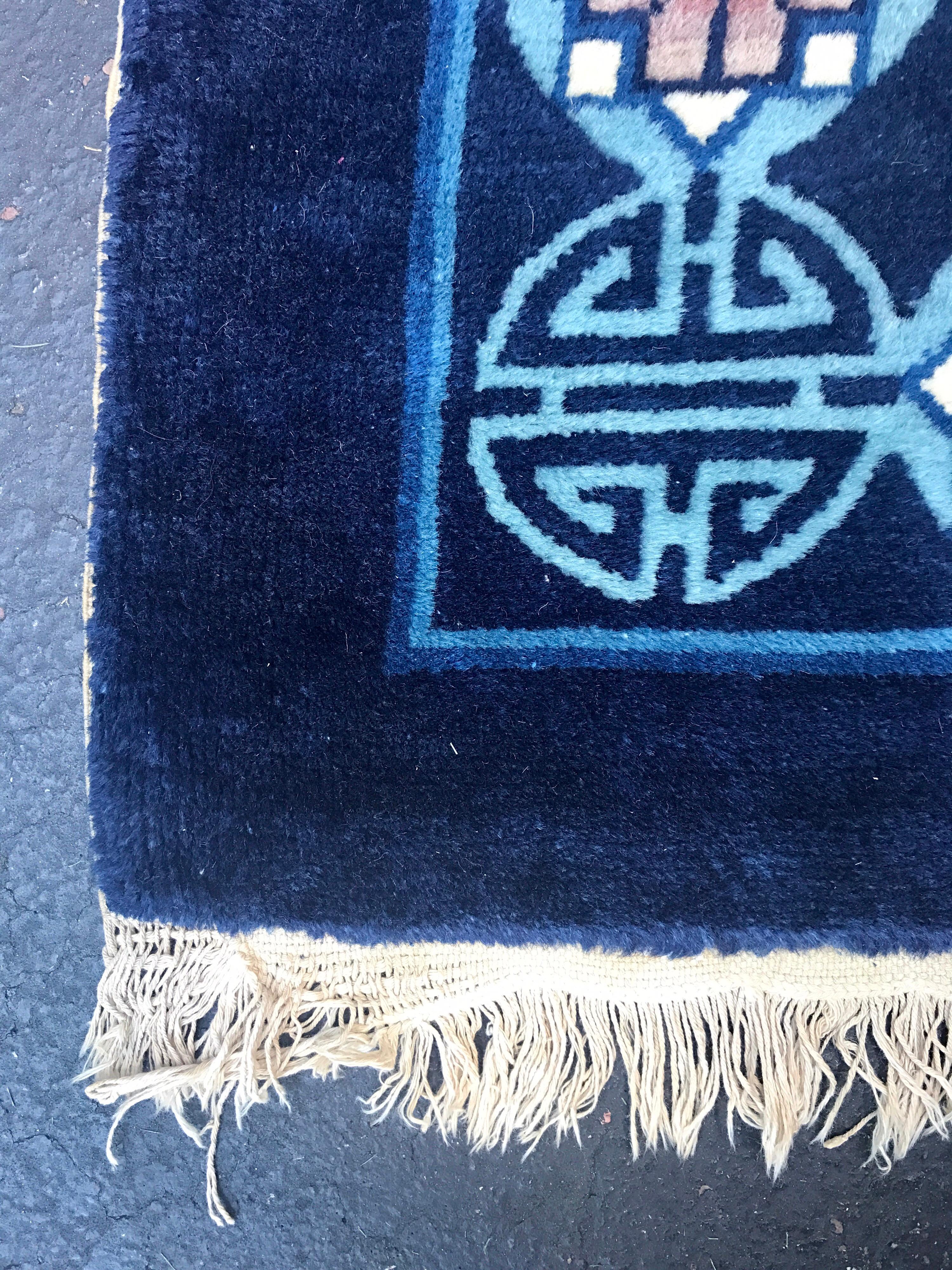 Antique Blue Chinese Export Wool Rug In Good Condition In West Hartford, CT