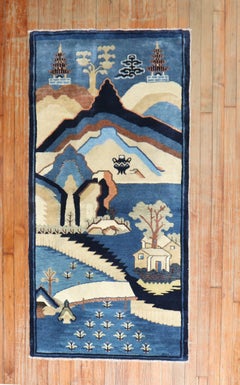 Tapis chinois ancien bleu à motifs picturaux
