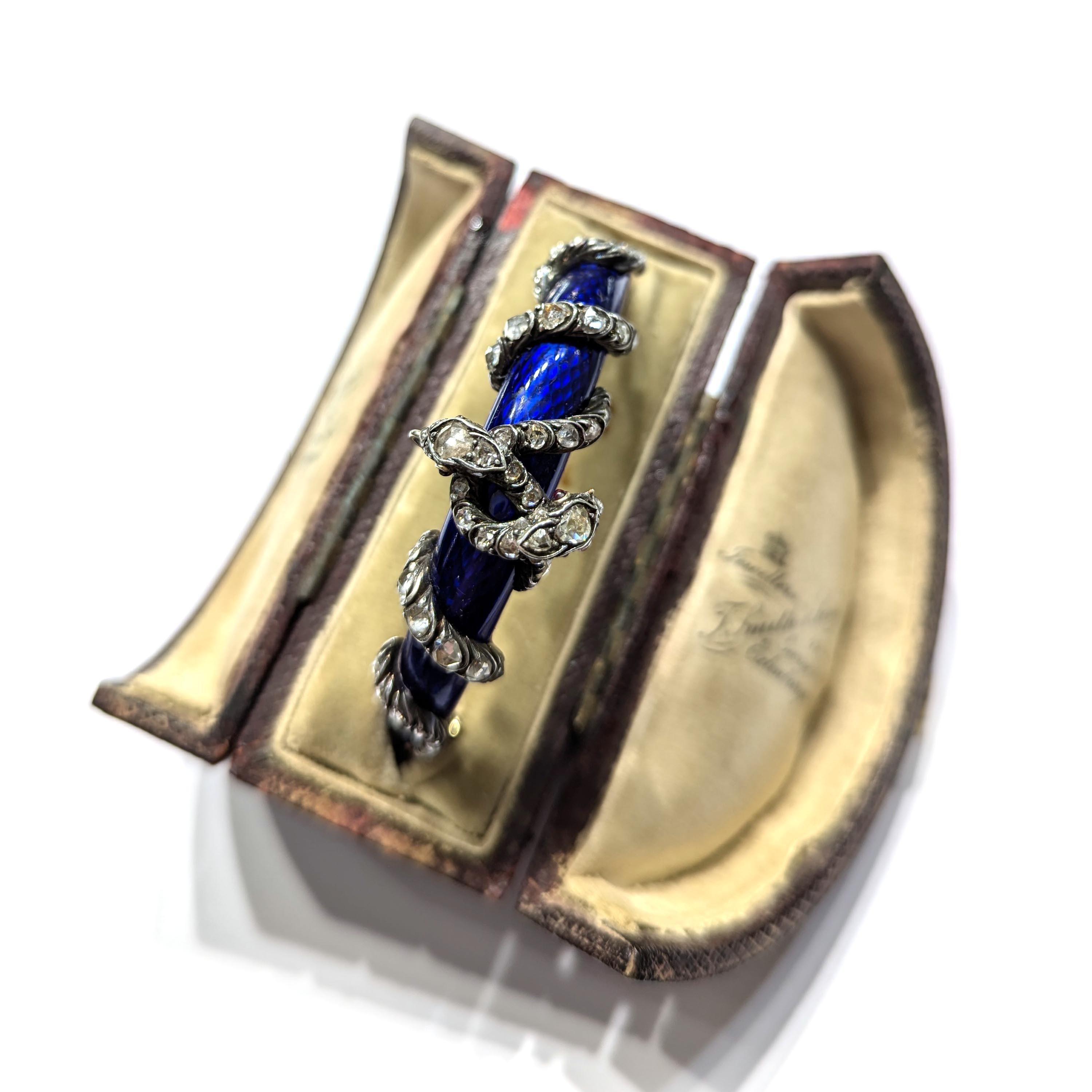 Bracelet serpent ancien en émail bleu, diamant, rubis et or, Circa 1850 Bon état - En vente à London, GB