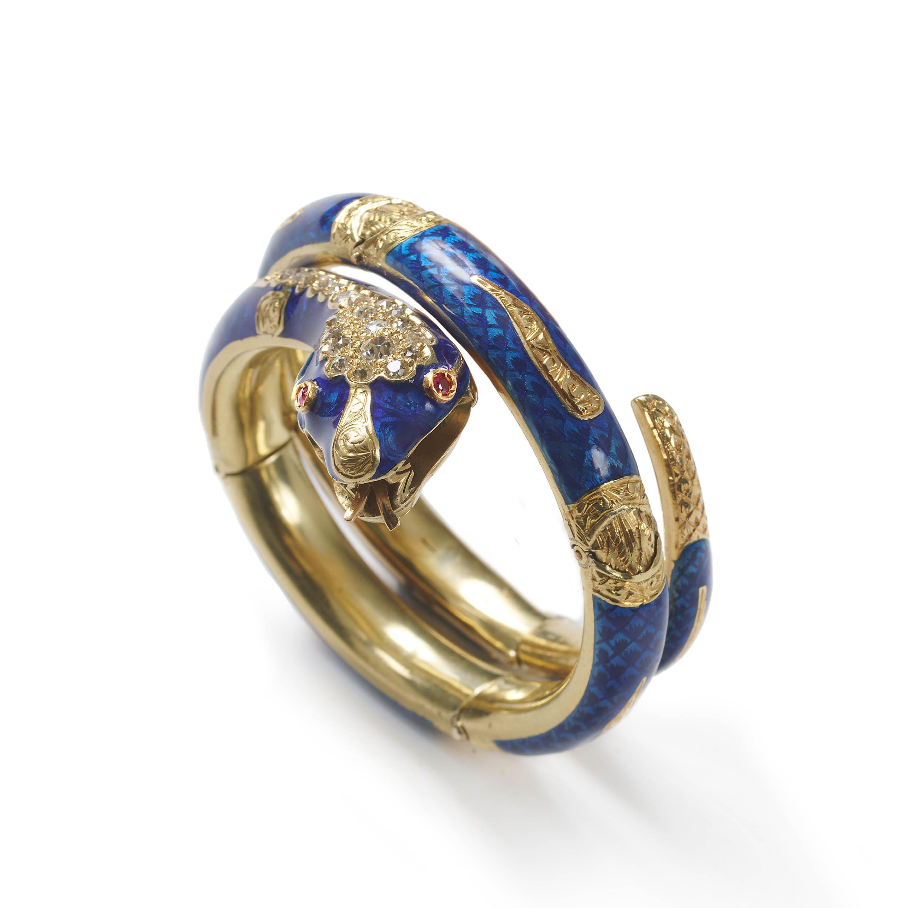 Brazalete antiguo de esmalte azul, diamantes, rubíes y serpiente de oro, circa 1860 Victoriano en venta