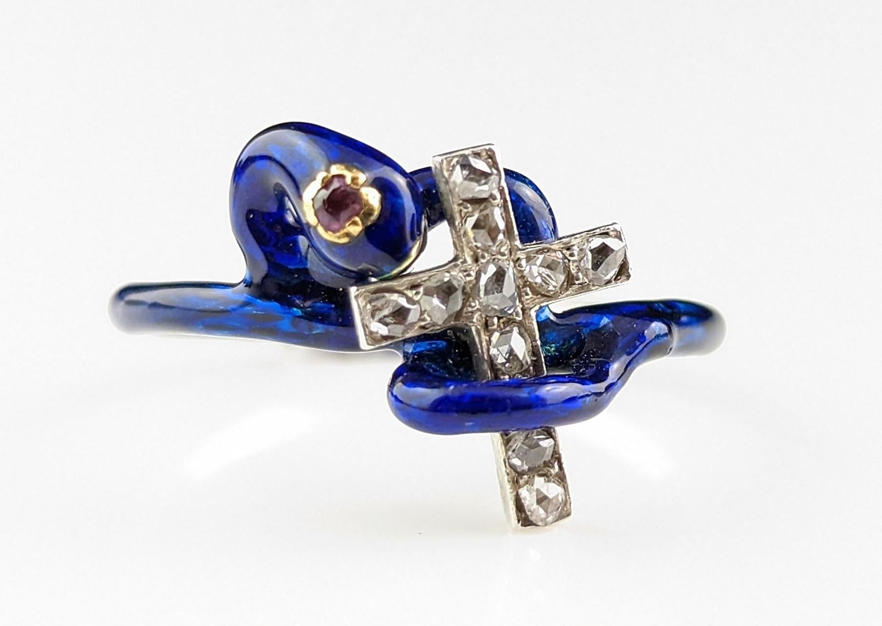 Bague russe ancienne en forme de serpent en émail bleu, croix en diamants et rubis, or 14 carats  en vente 3