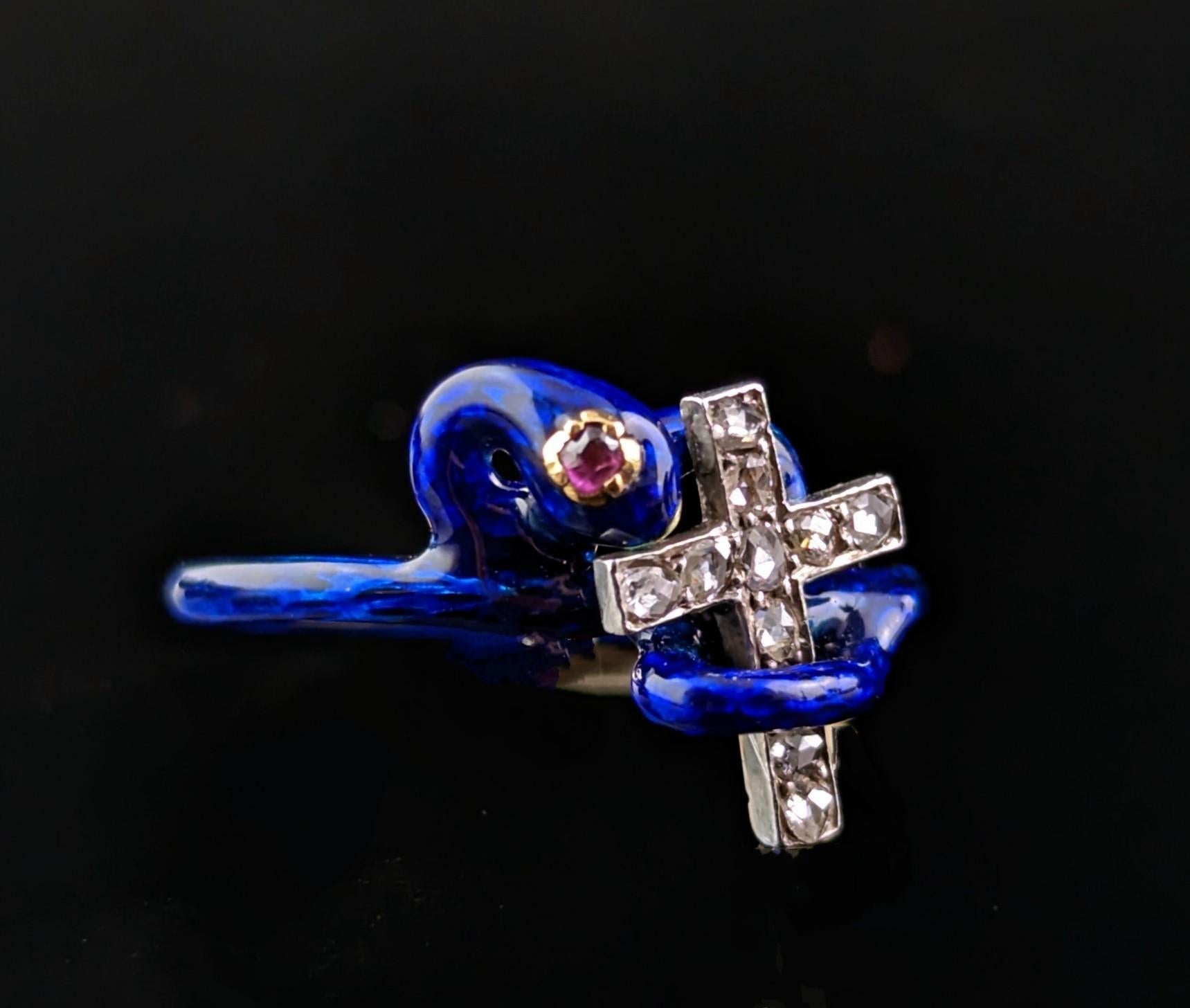 Taille rose Bague russe ancienne en forme de serpent en émail bleu, croix en diamants et rubis, or 14 carats  en vente