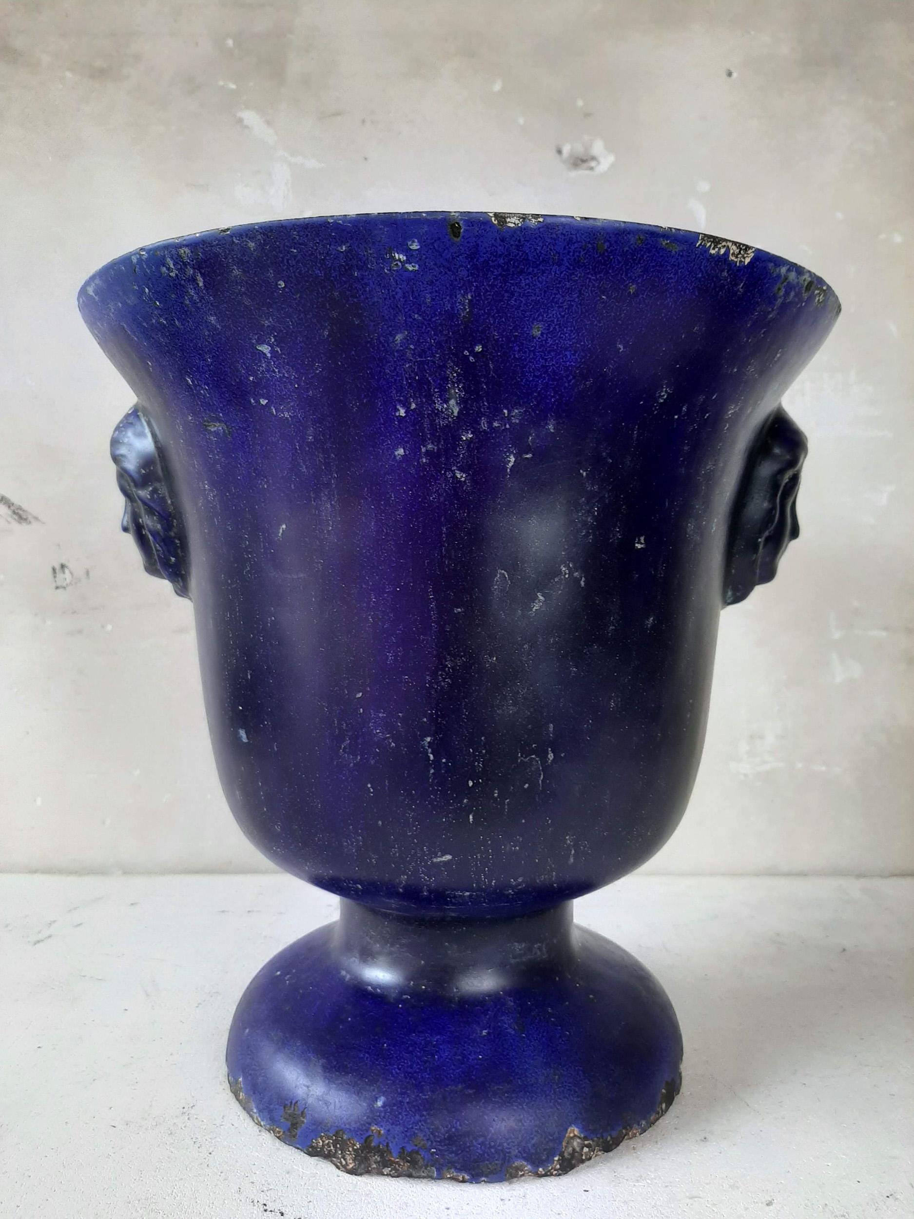 Français Ancien vase en céramique émaillée bleue Paris en Cie en vente