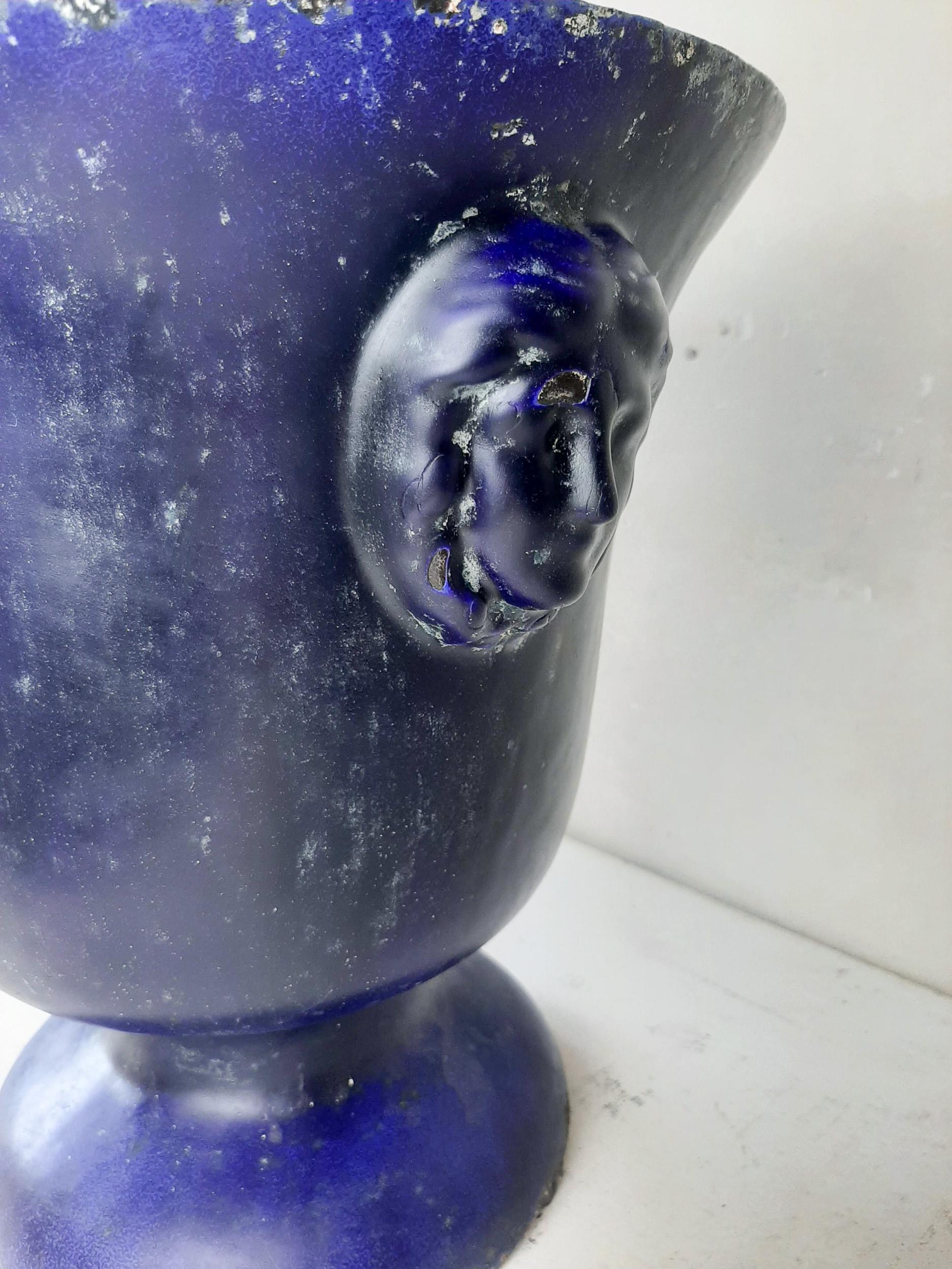 XIXe siècle Ancien vase en céramique émaillée bleue Paris en Cie en vente