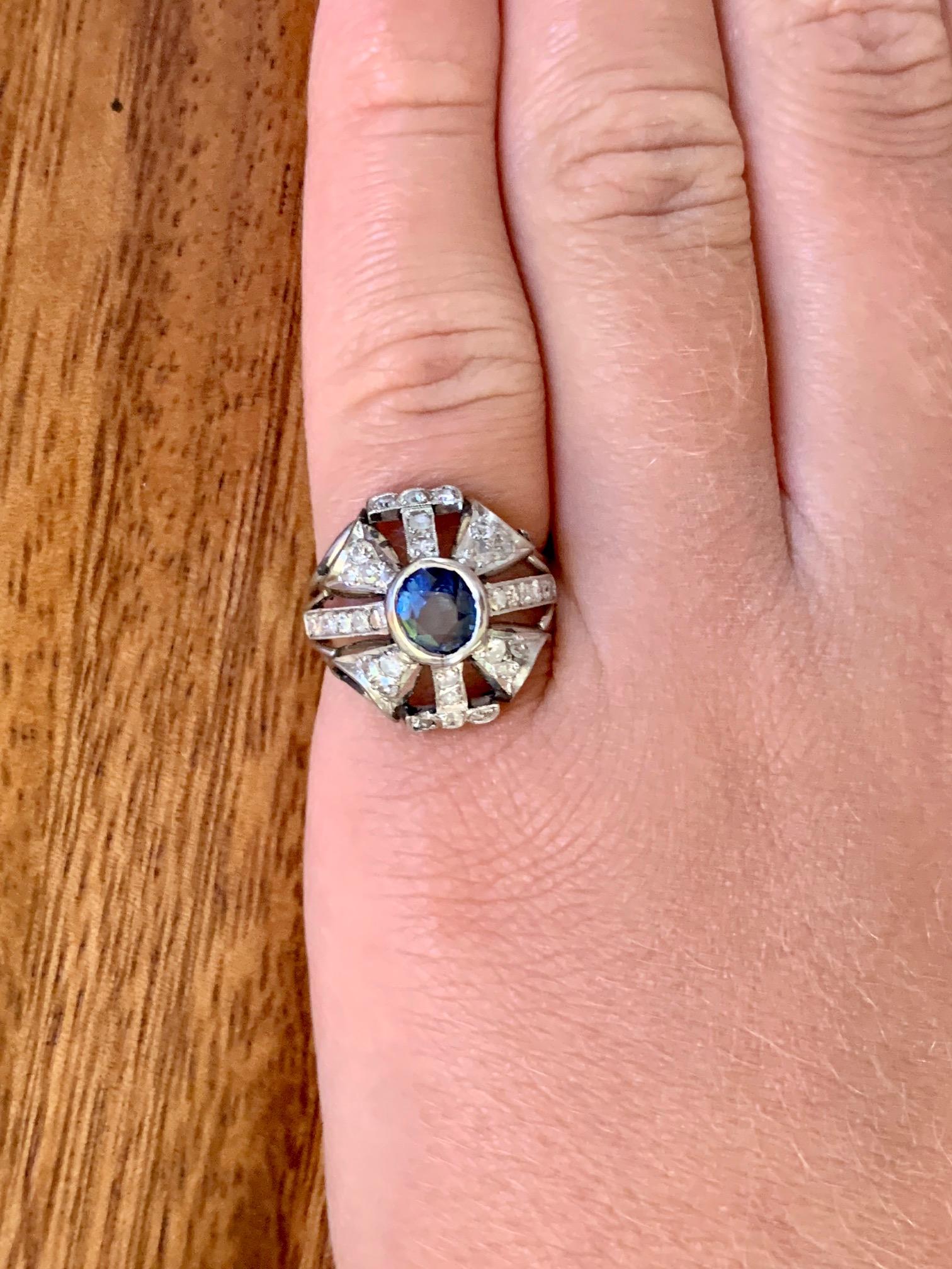 Antique Blue Faceted Sapphire and Diamond Platinum Ring For Sale 5