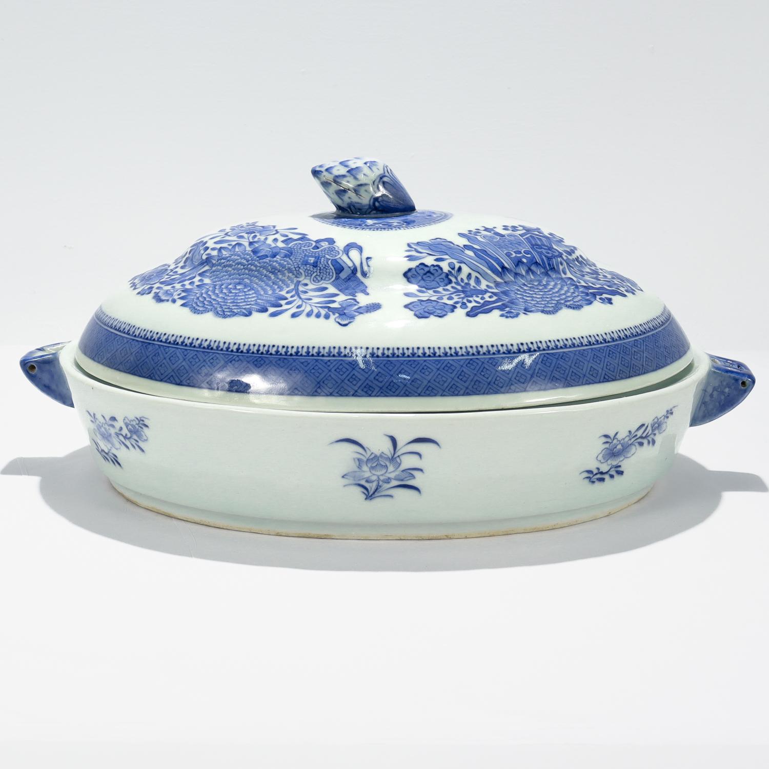 Antique Blue Fitzhugh Pattern Chinese Export Porcelain Tray Warmer & Cover For Sale 4
