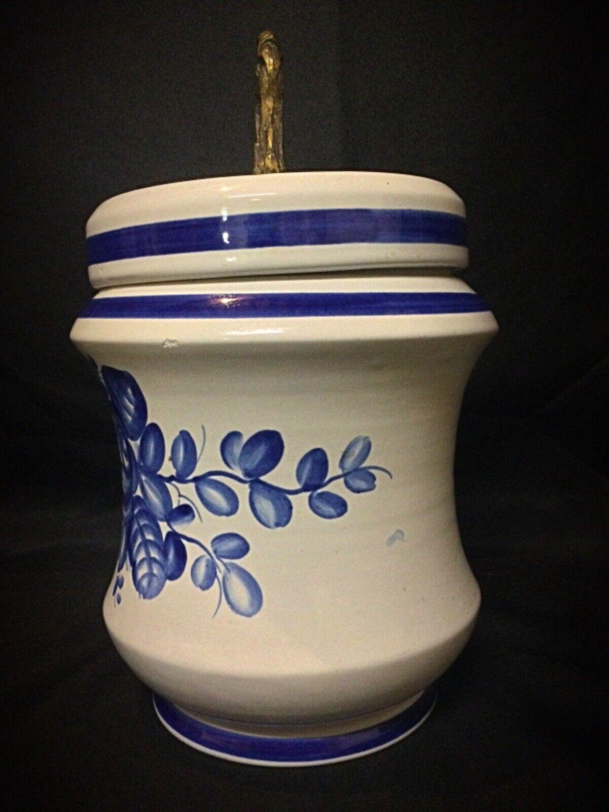 Faïence Urne funéraire ancienne en faïence bleue à fleurs - Design Macabo, 20e siècle - 2Y20 en vente