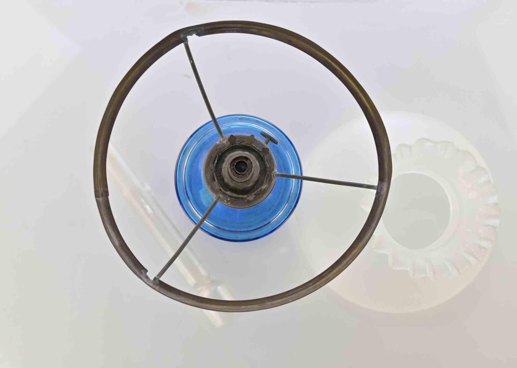 Ancienne lampe à pétrole en verre bleu, début du 20e siècle Bon état - En vente à Roma, IT