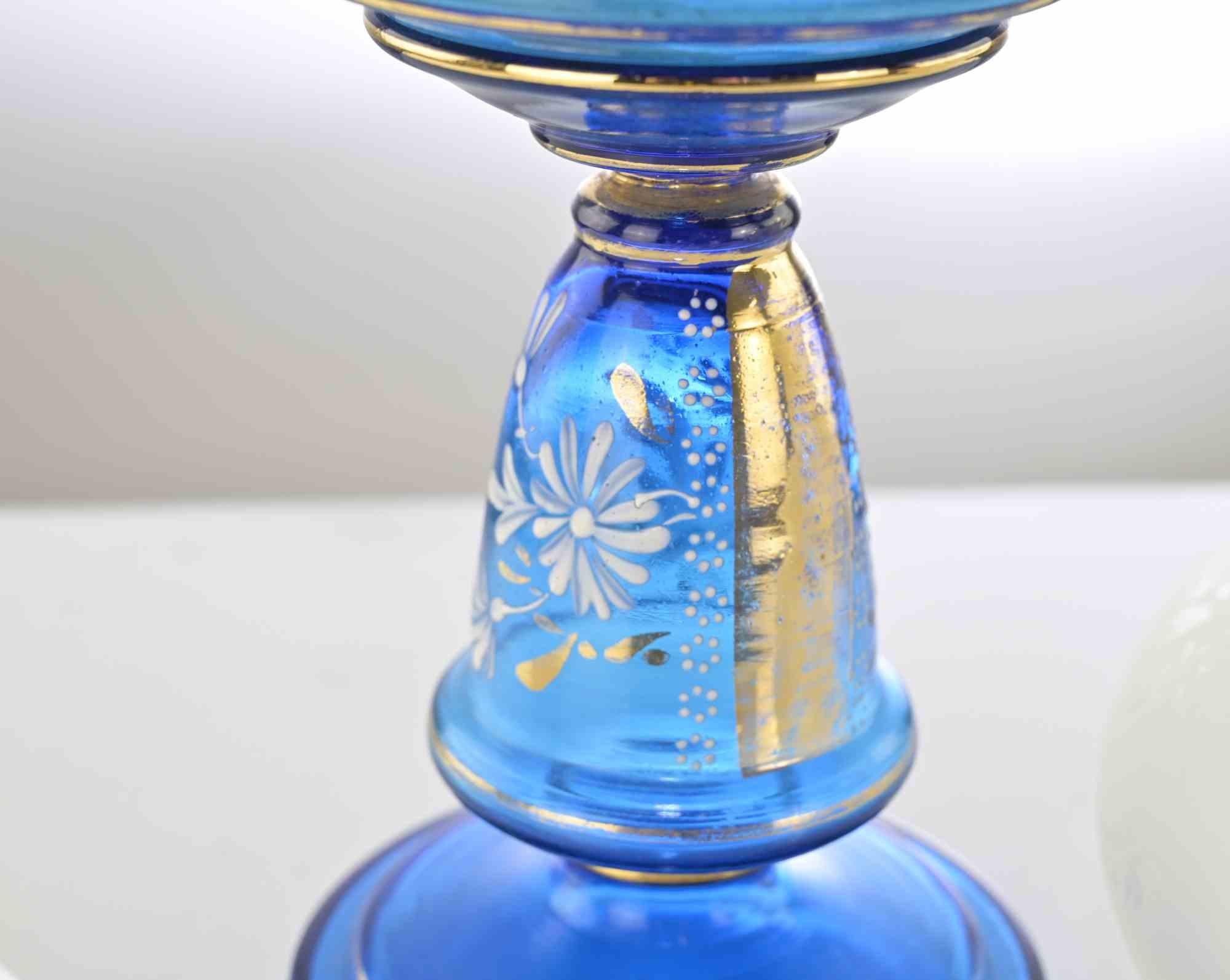 20ième siècle Ancienne lampe à pétrole en verre bleu, début du 20e siècle en vente