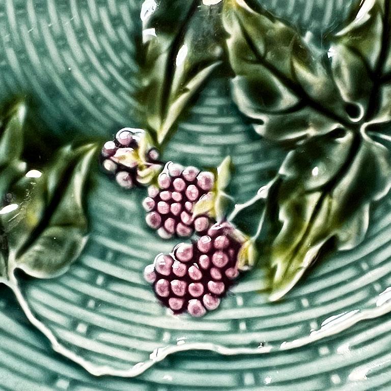 Tedesco Antico piatto in ceramica blu-verde tedesco a trama cestinata, Zell Baden, 1900 in vendita