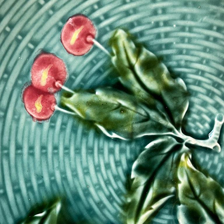 Antico piatto in ceramica blu-verde tedesco a trama cestinata, Zell Baden, 1900 In condizioni buone in vendita a Oklahoma City, OK