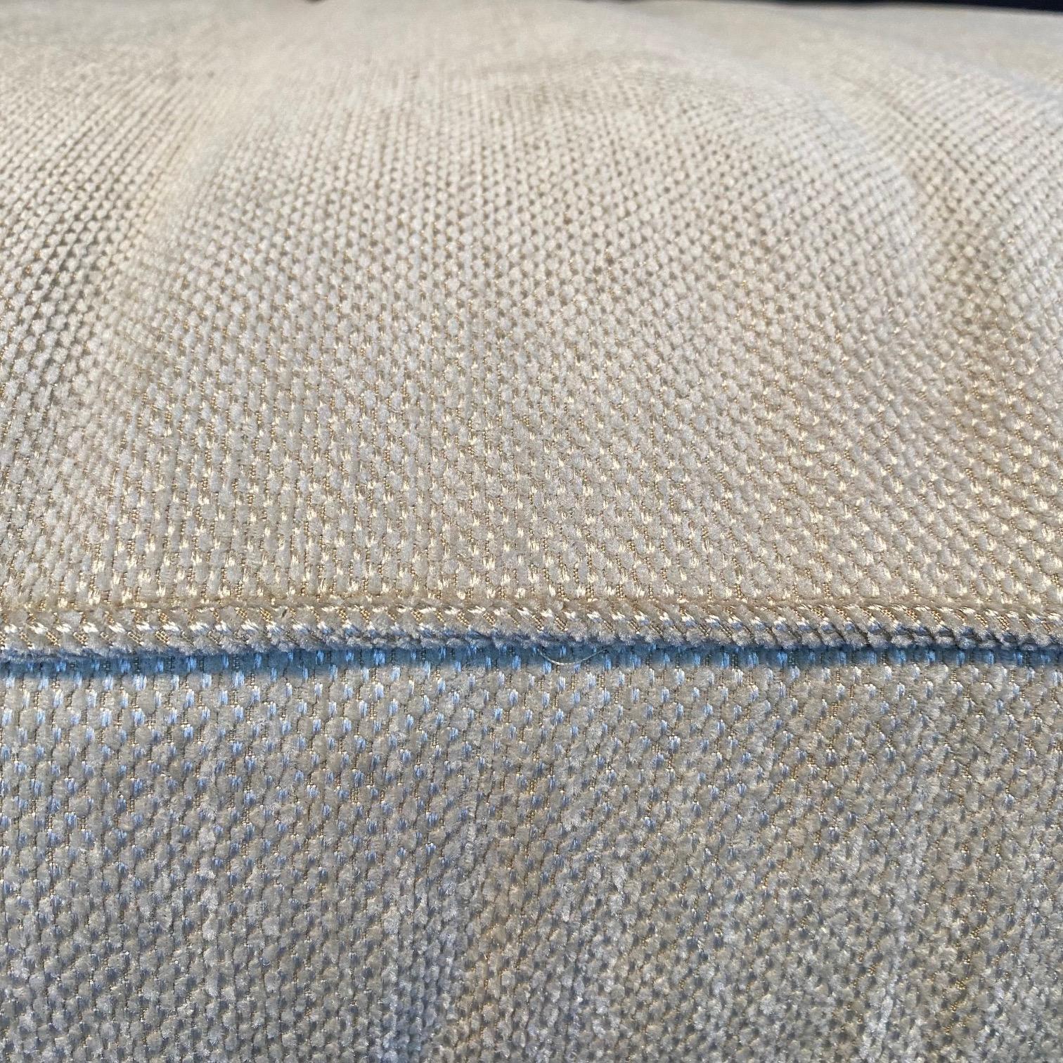 Antique lit de repos Louis XV gris bleu avec peinture d'origine et tapisserie d'ameublement neuve Bon état - En vente à Hopewell, NJ