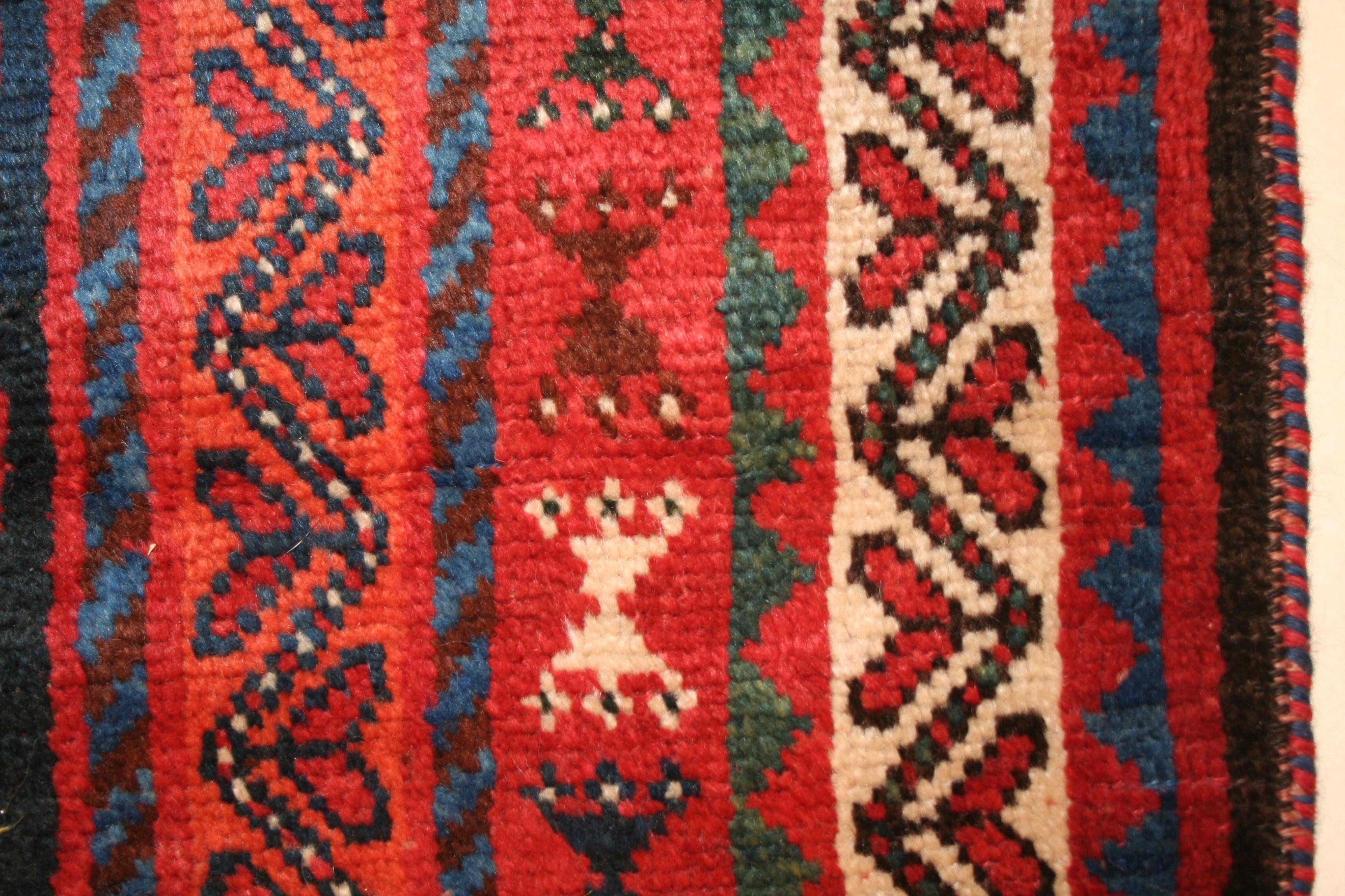 Alfombra larga kurda kazaka de fondo azul antiguo en Excelente estado para la venta en Milan, IT