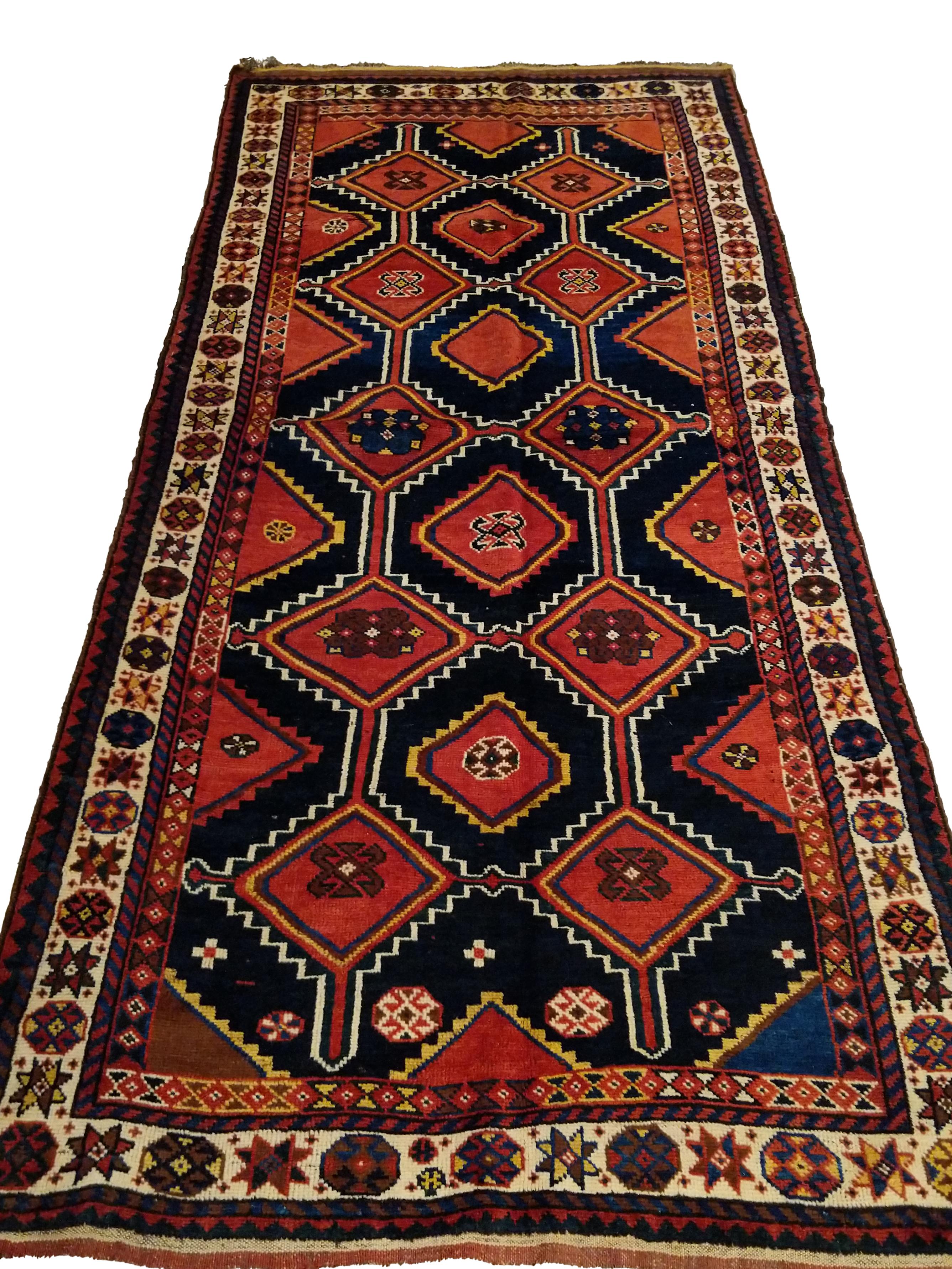 Laine Tapis long kurde kazak à fond bleu antique en vente