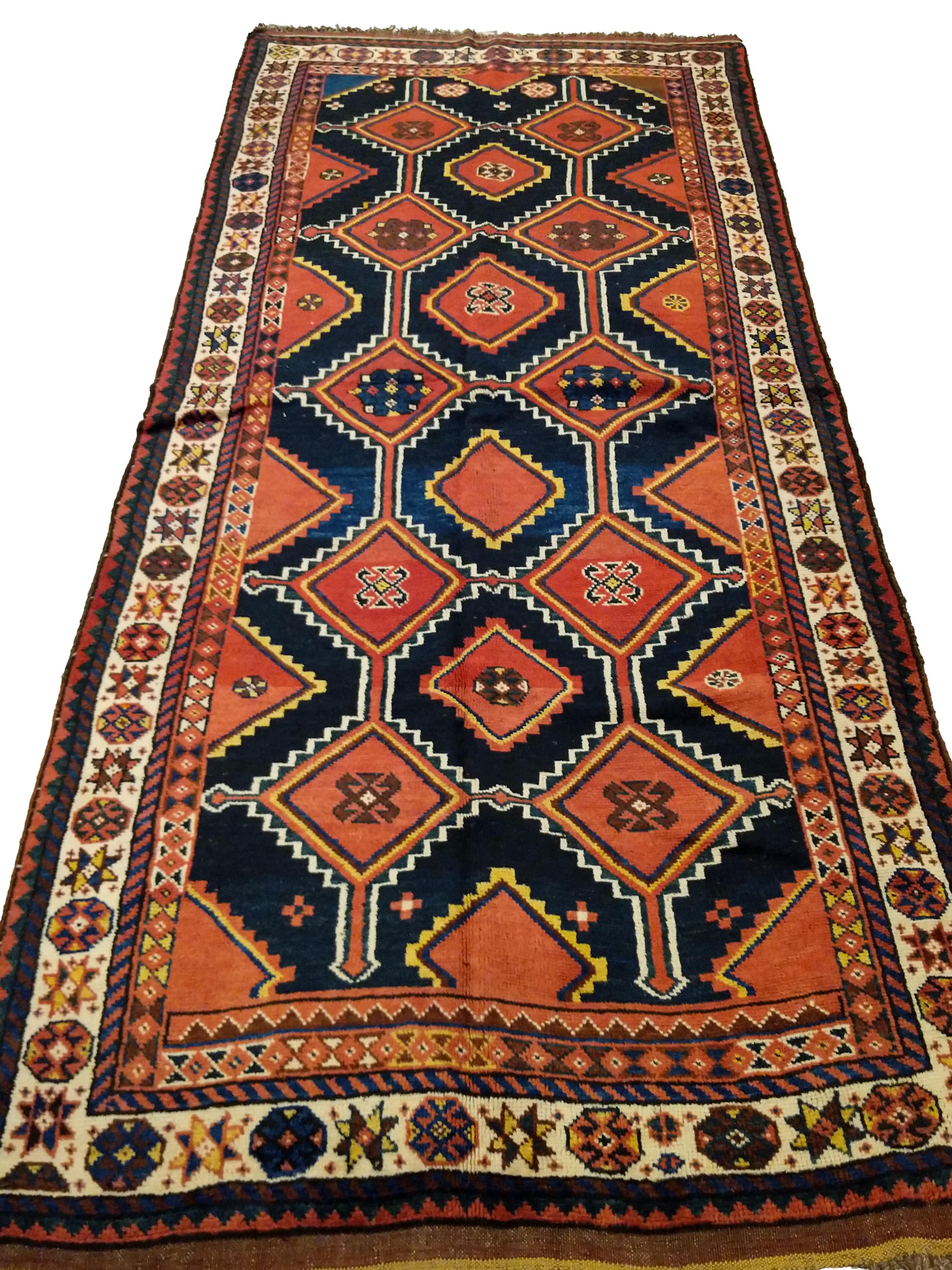 Tapis long kurde kazak à fond bleu antique en vente 1